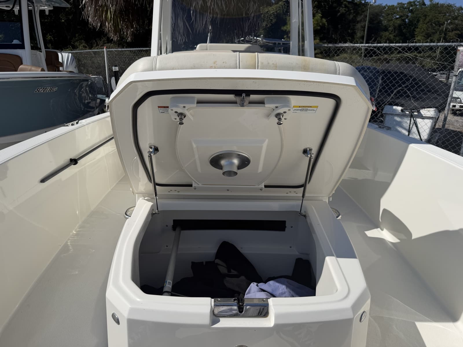 2022 Boston Whaler 220 Dauntless
