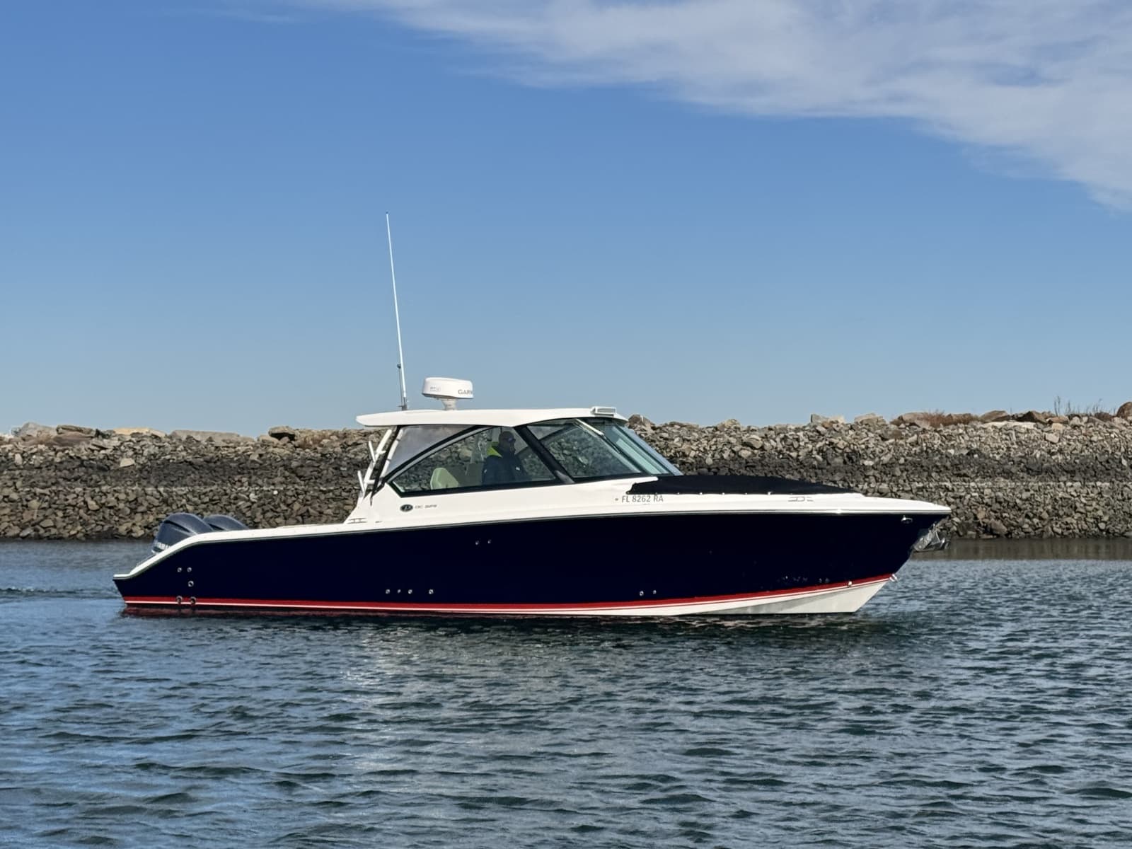 2016 Pursuit 325 DC