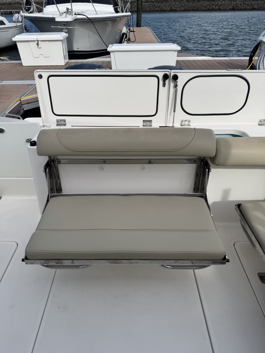 2016 Pursuit 325 DC