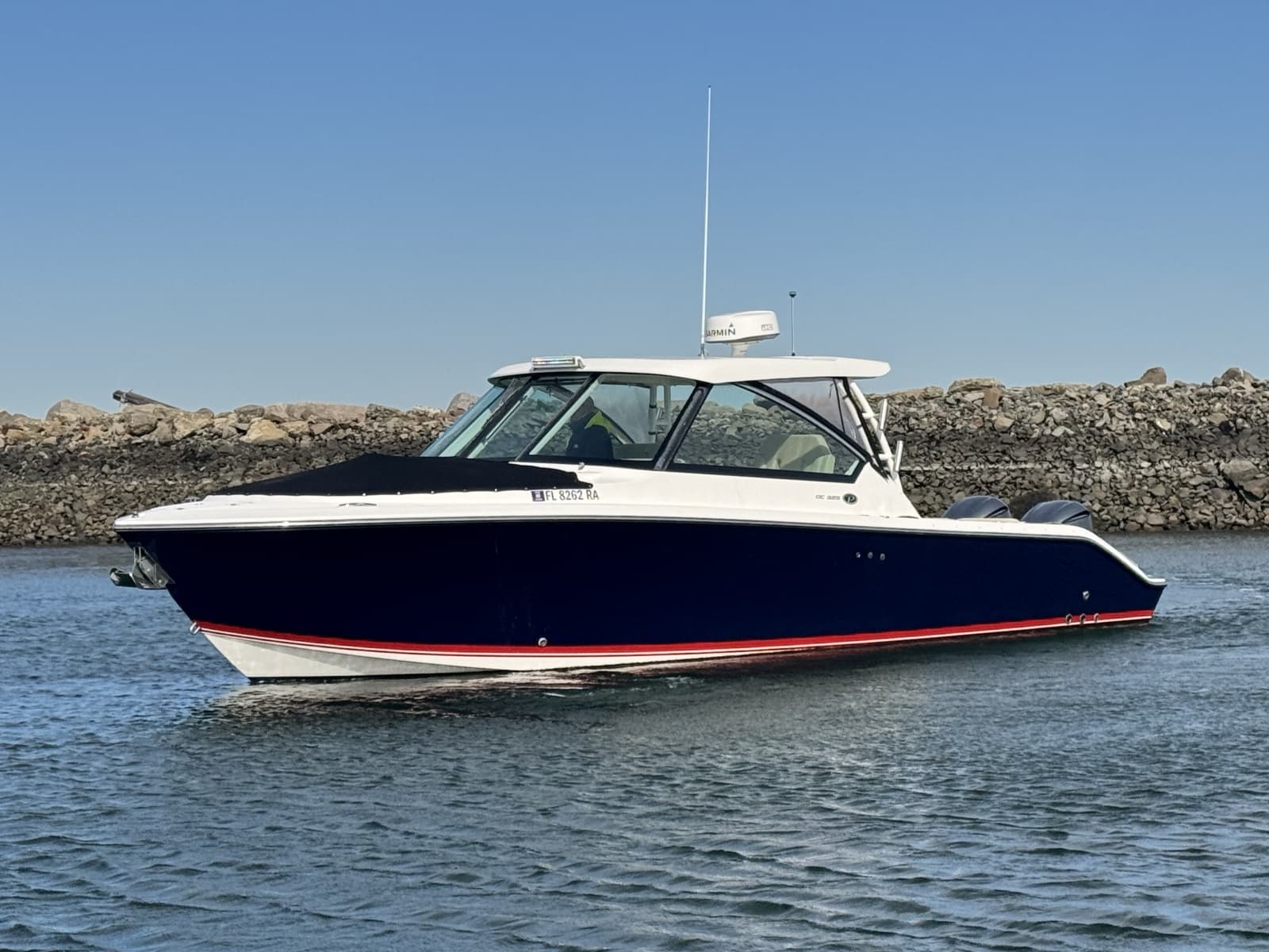2016 Pursuit 325 DC