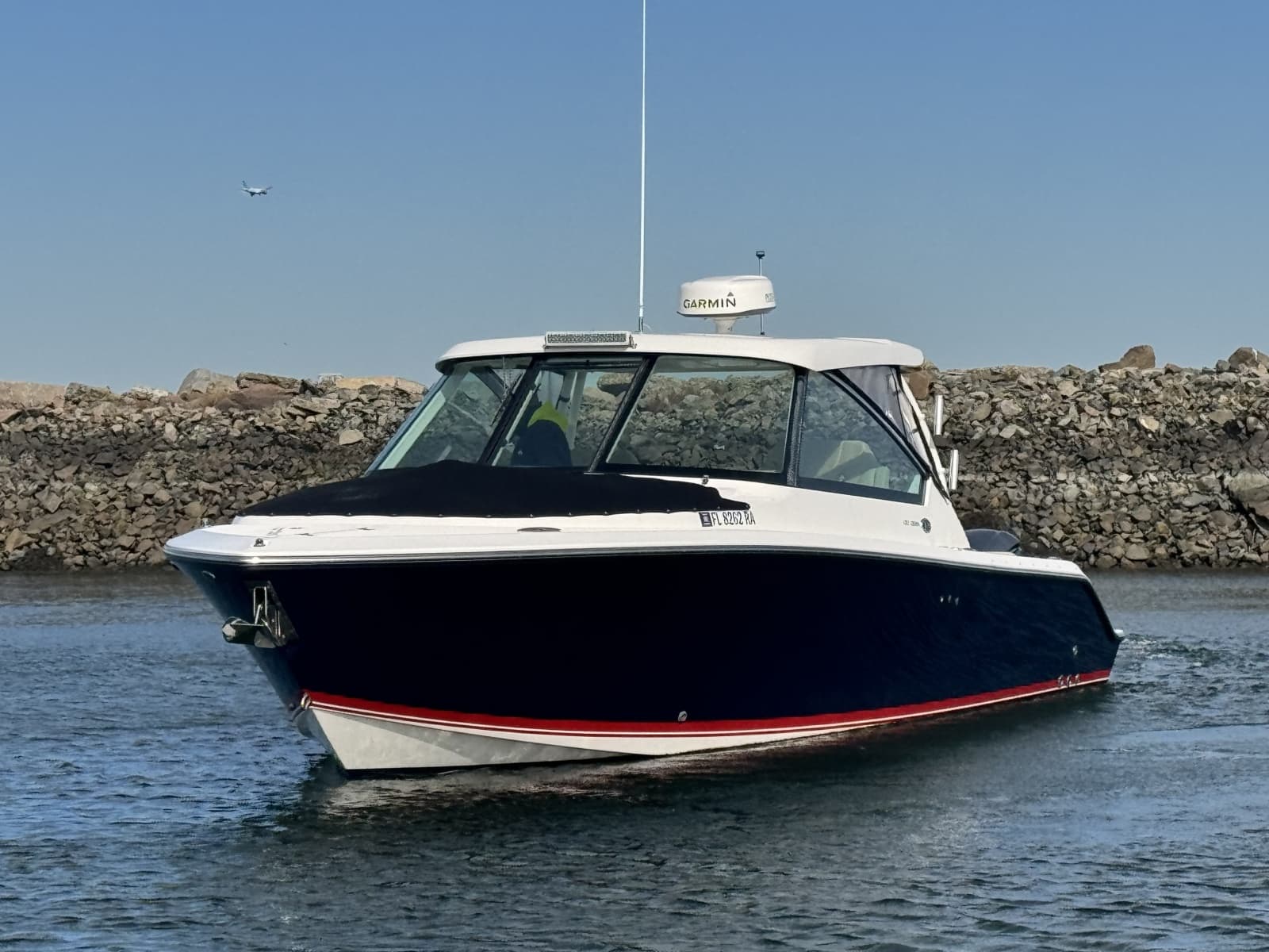 2016 Pursuit 325 DC