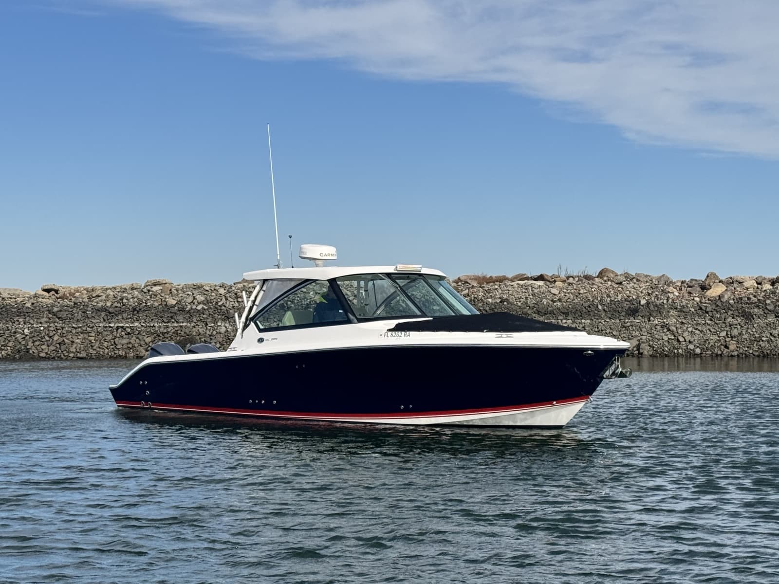 2016 Pursuit 325 DC