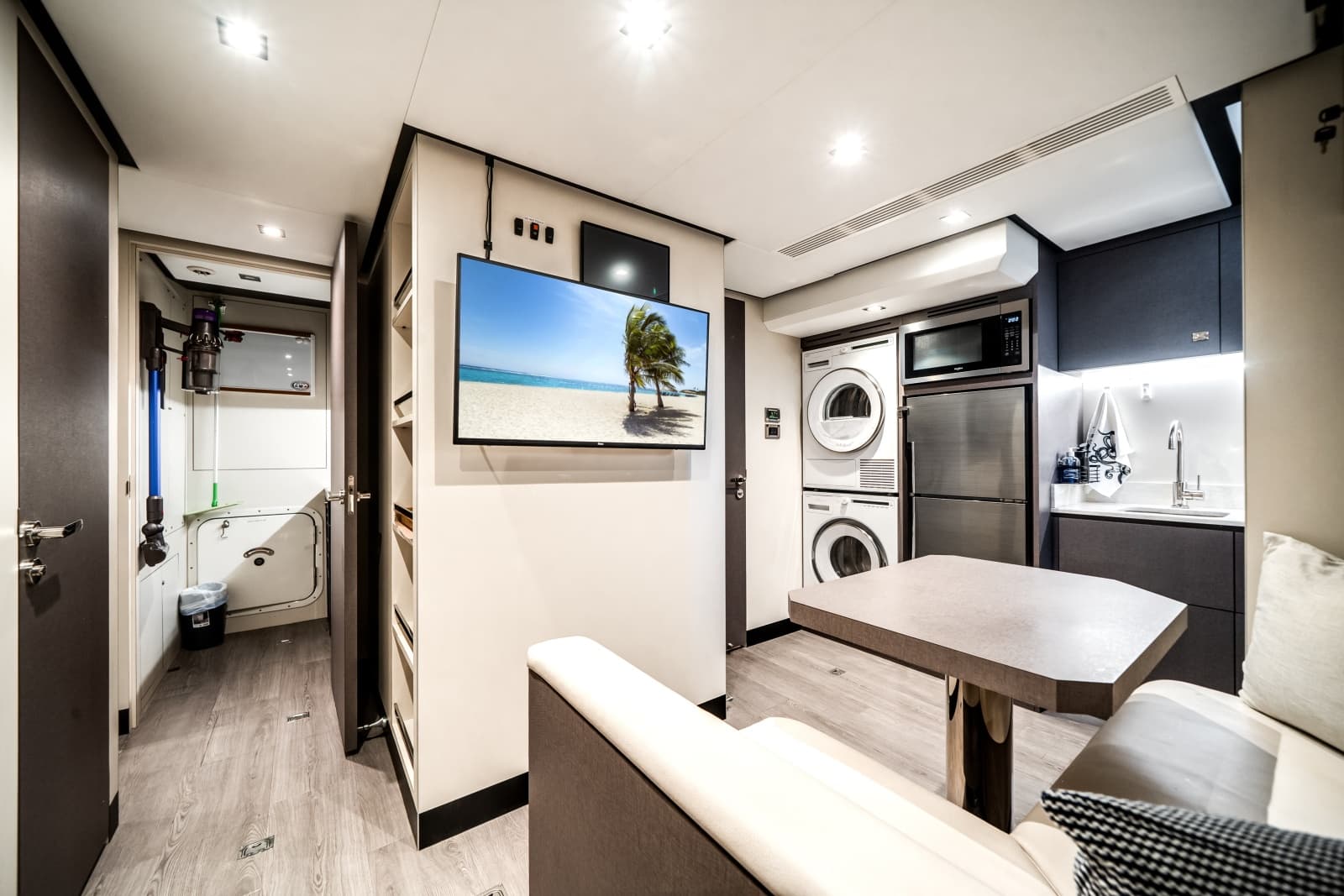 2024 Ocean Alexander 30R