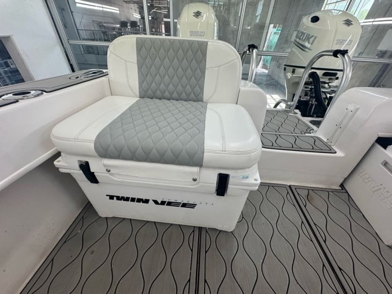 2020 Twin Vee 26 Viva SE