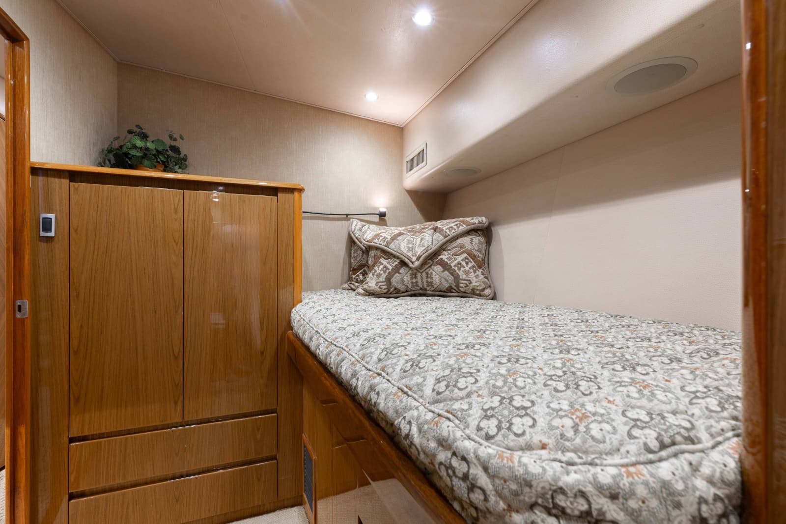 2012 Viking 76 Enclosed Bridge