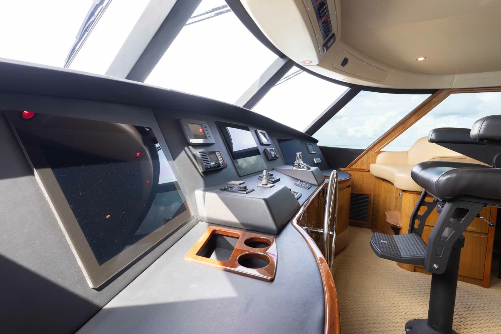 2012 Viking 76 Enclosed Bridge
