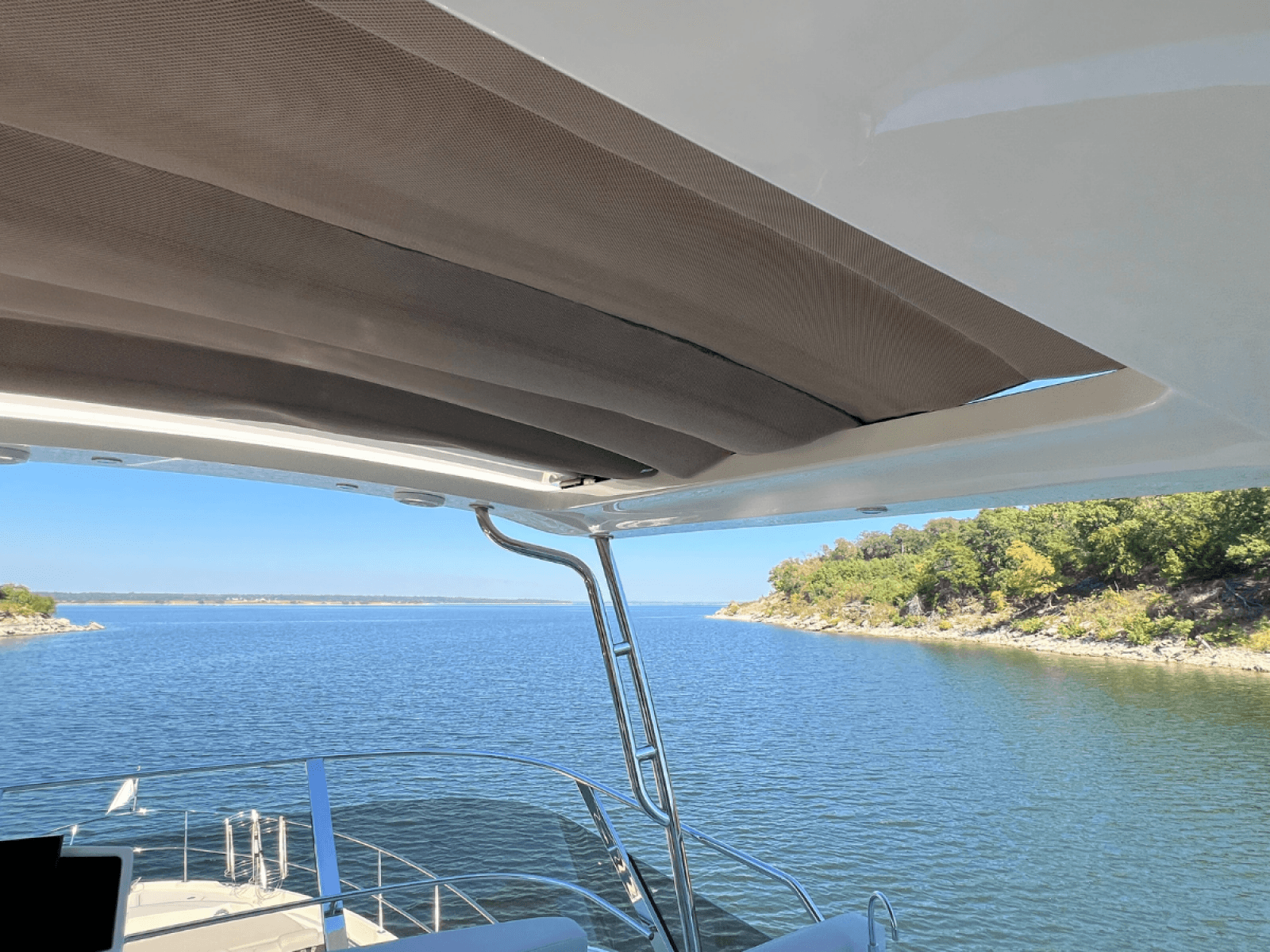2018 Sea Ray FLY 520