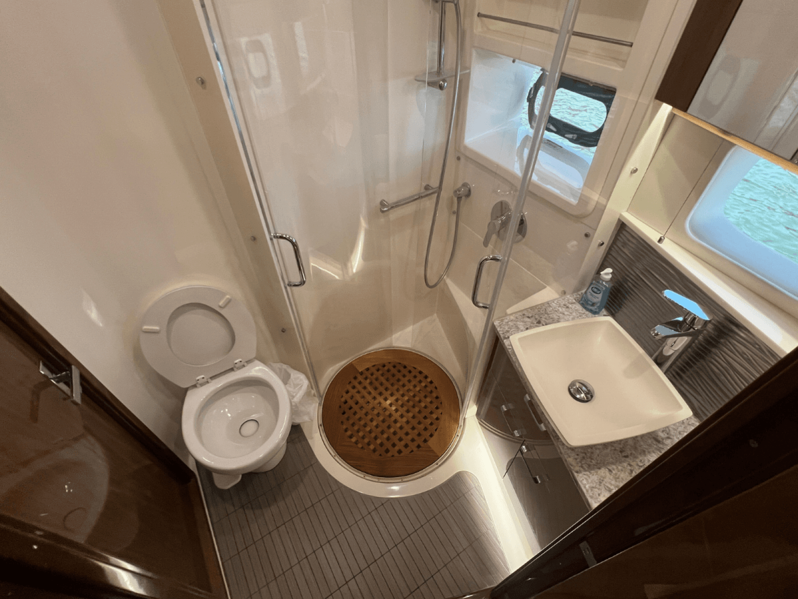 2018 Sea Ray FLY 520
