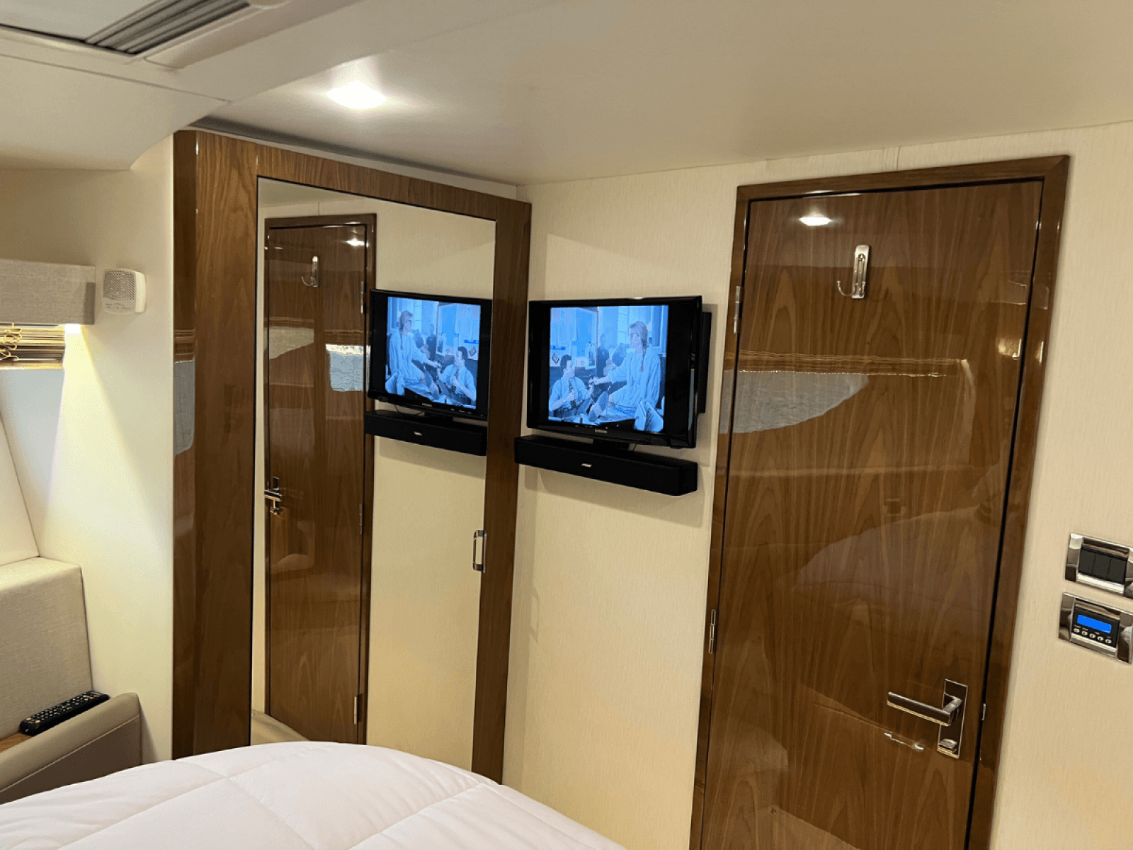 2018 Sea Ray FLY 520