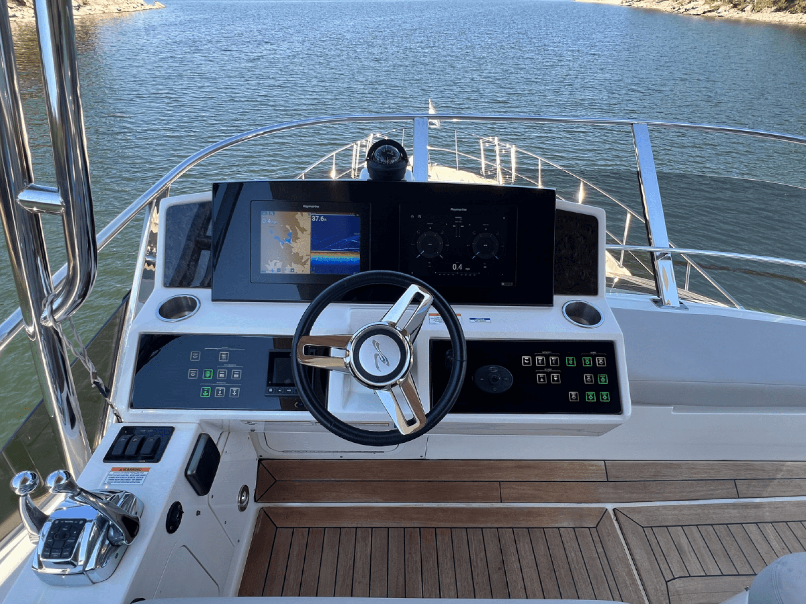 2018 Sea Ray FLY 520