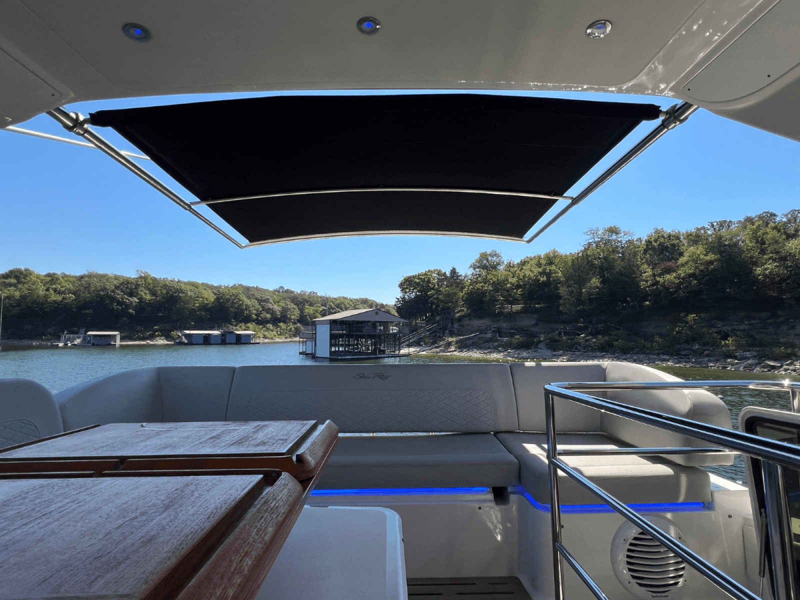 2018 Sea Ray FLY 520