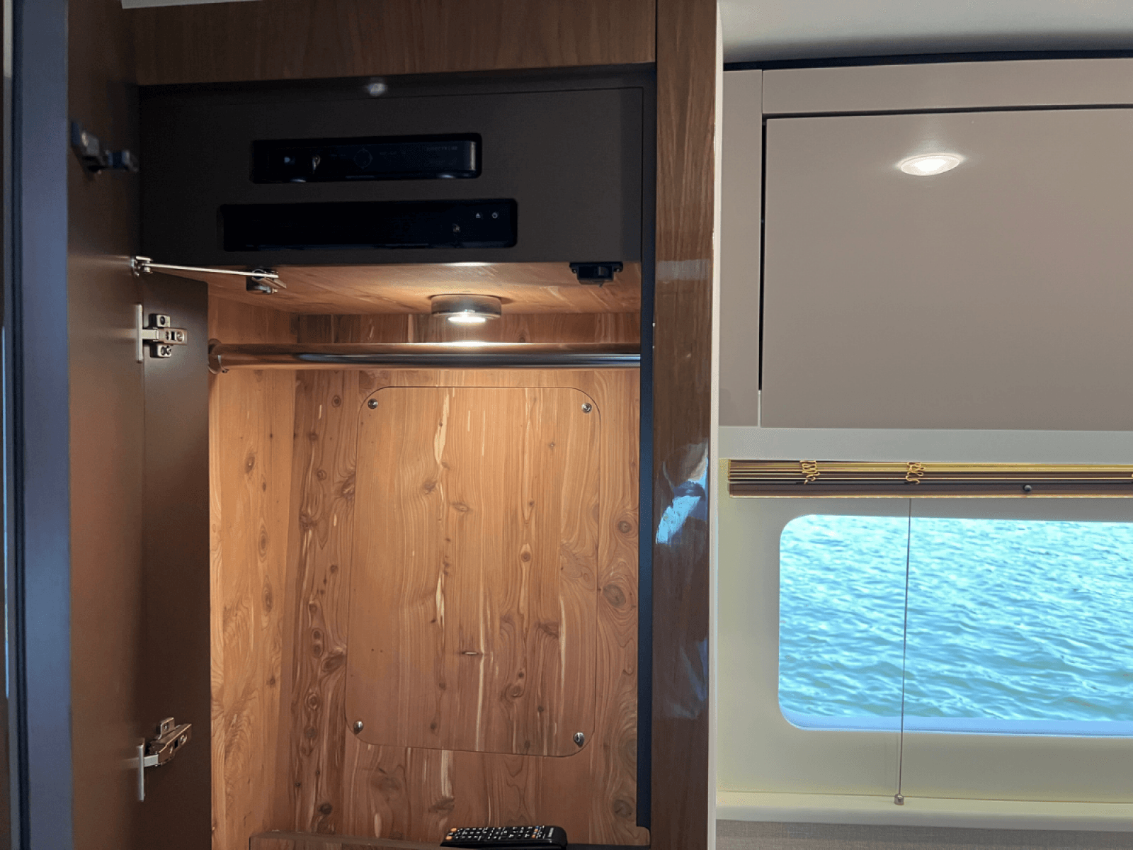 2018 Sea Ray FLY 520