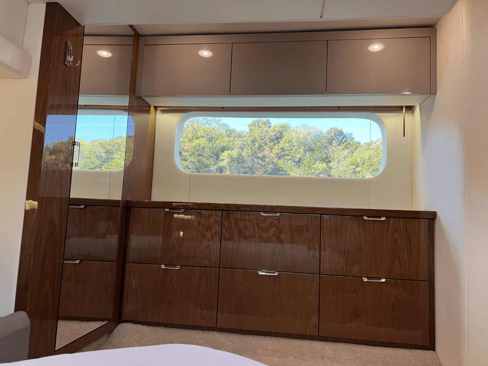 2018 Sea Ray FLY 520