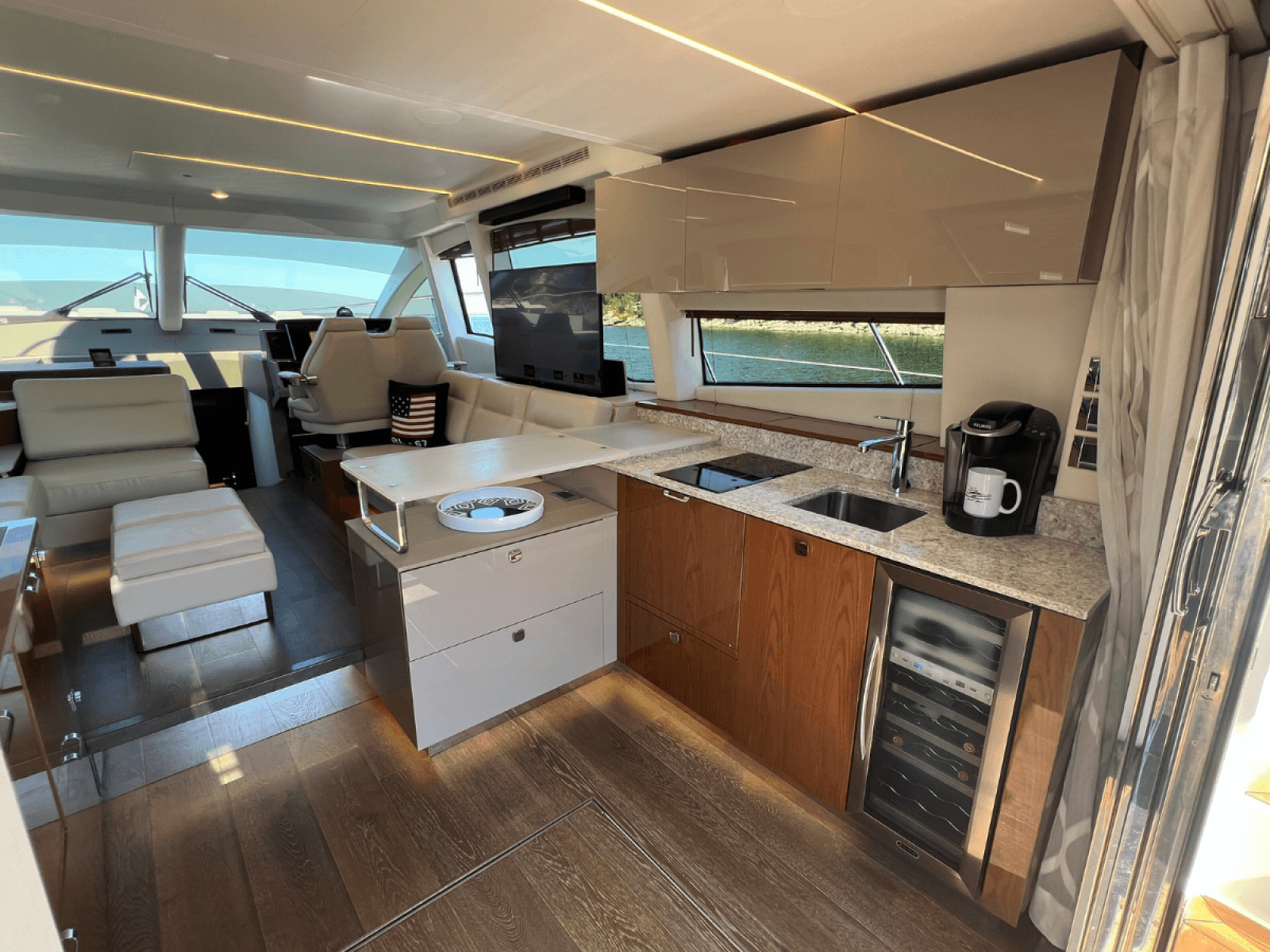 2018 Sea Ray FLY 520