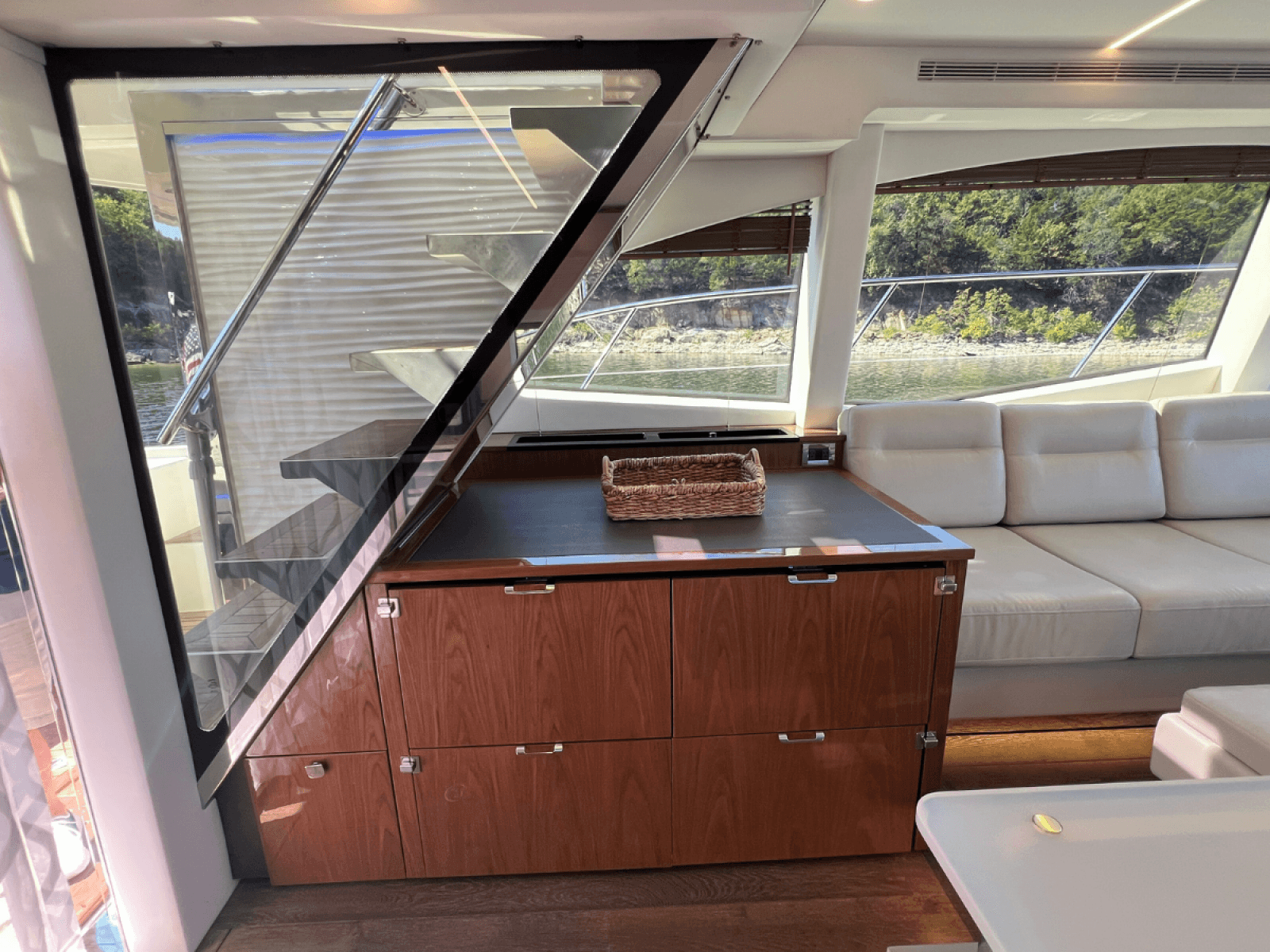 2018 Sea Ray FLY 520