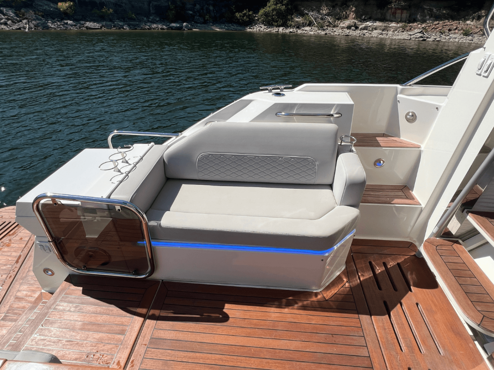 2018 Sea Ray FLY 520