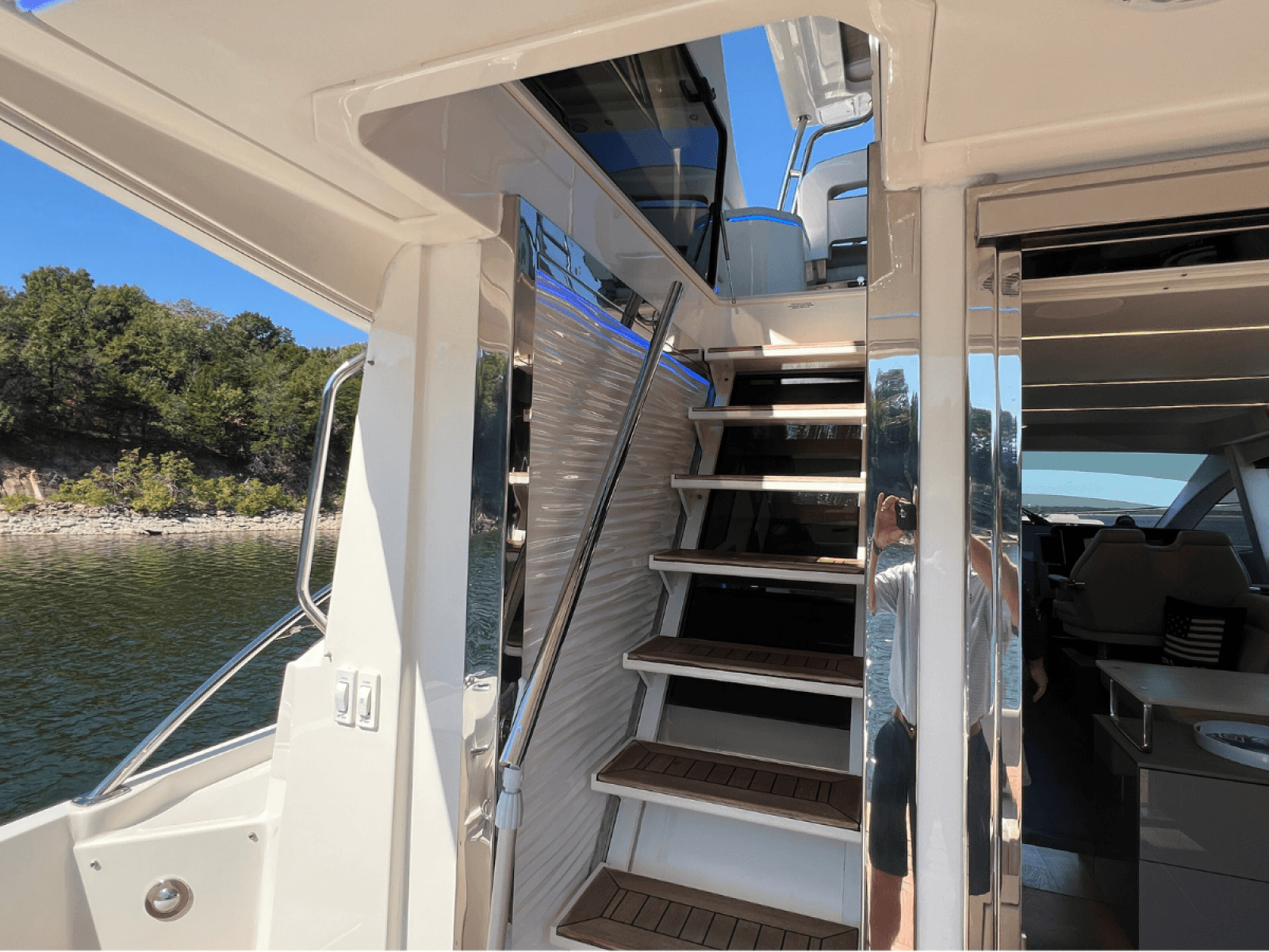2018 Sea Ray FLY 520