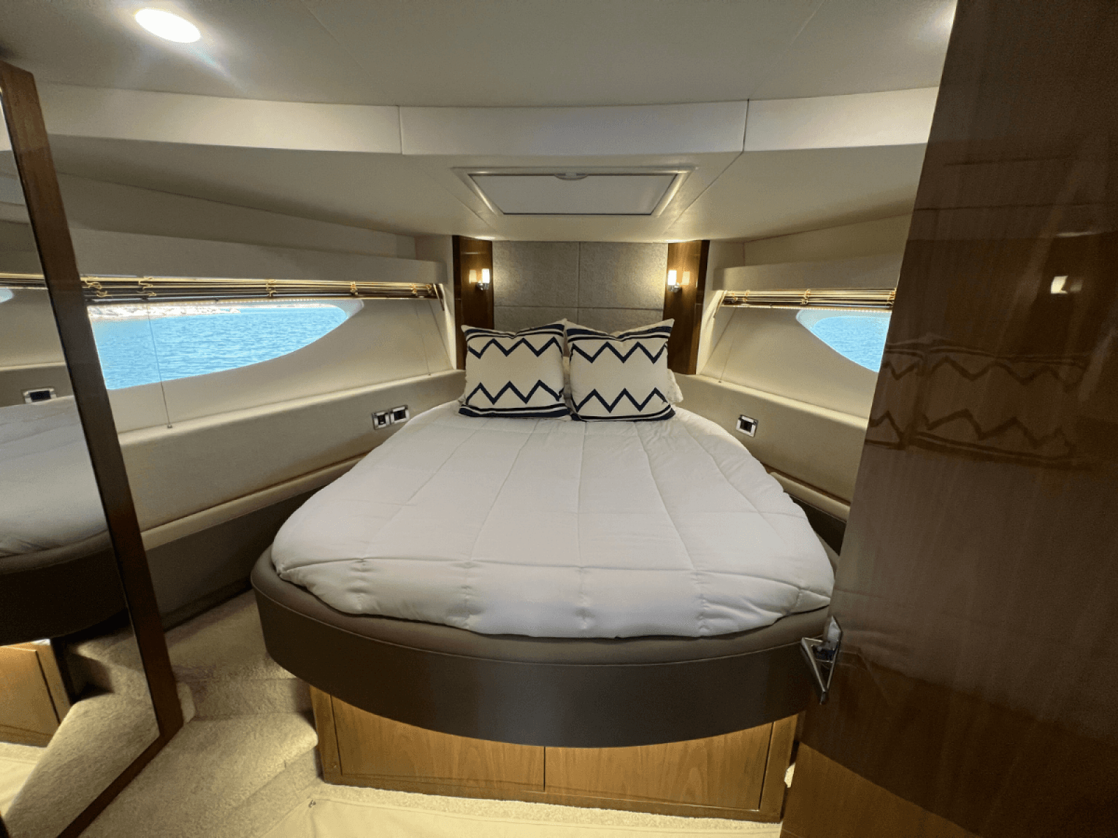 2018 Sea Ray FLY 520