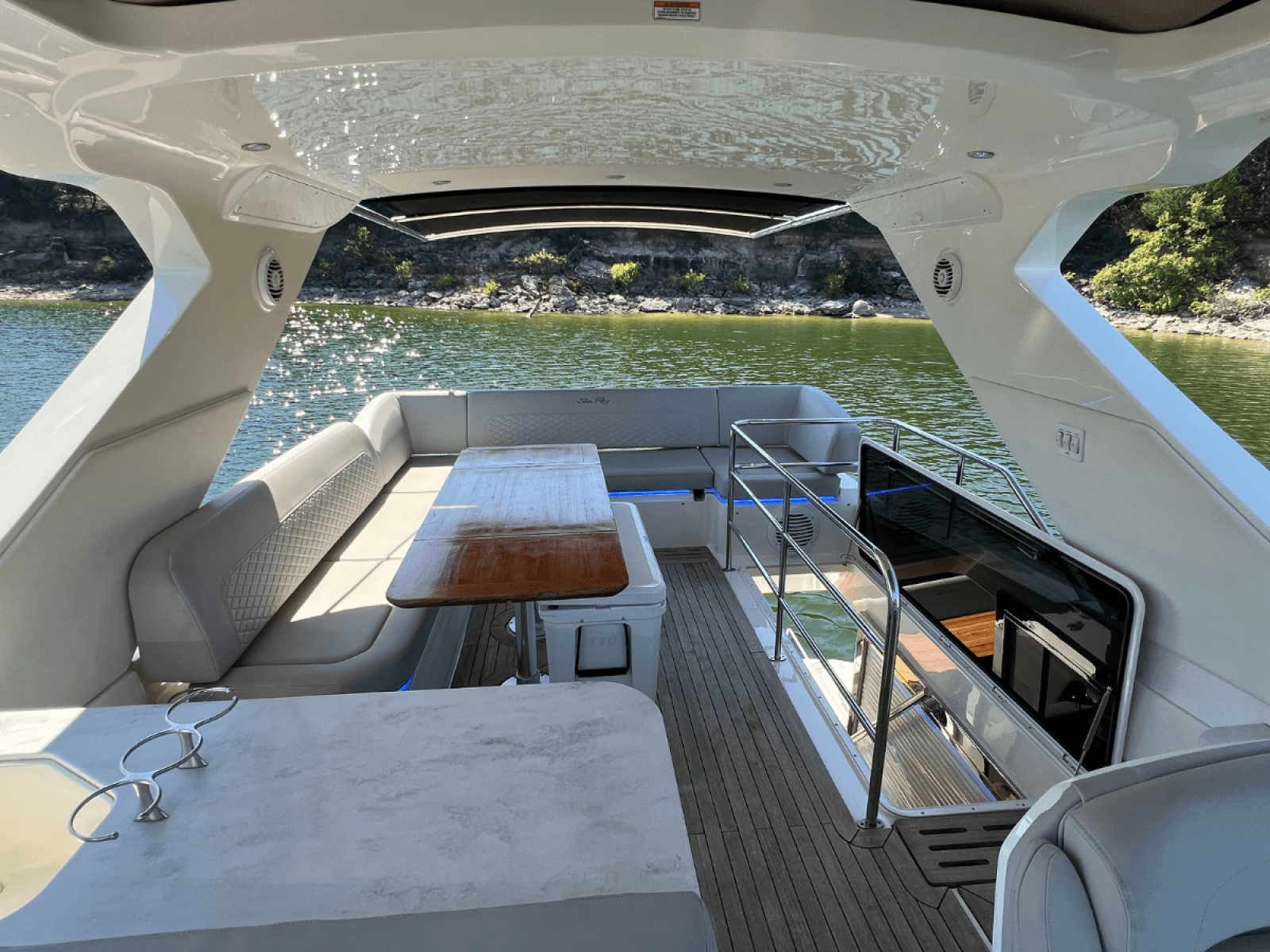 2018 Sea Ray FLY 520