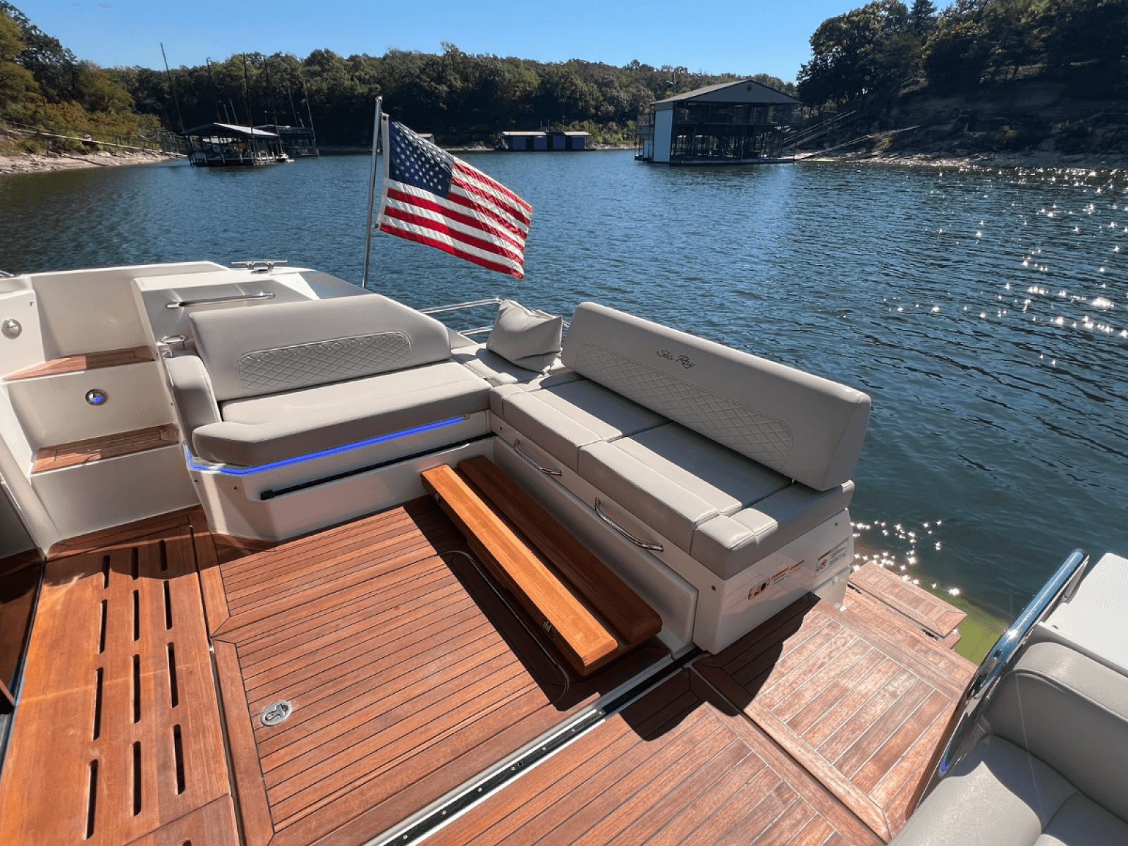 2018 Sea Ray FLY 520