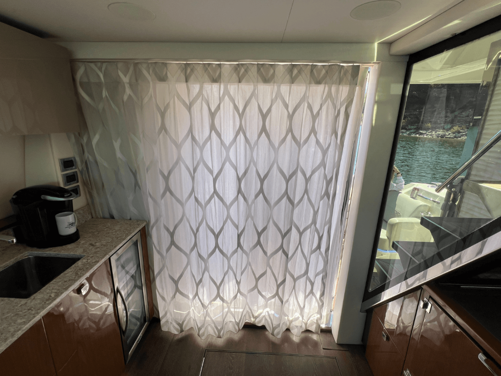 2018 Sea Ray FLY 520
