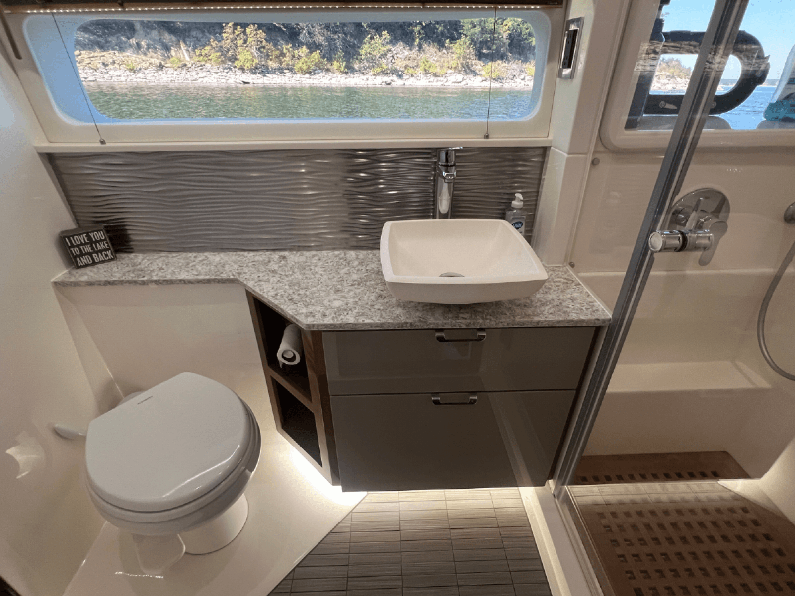 2018 Sea Ray FLY 520