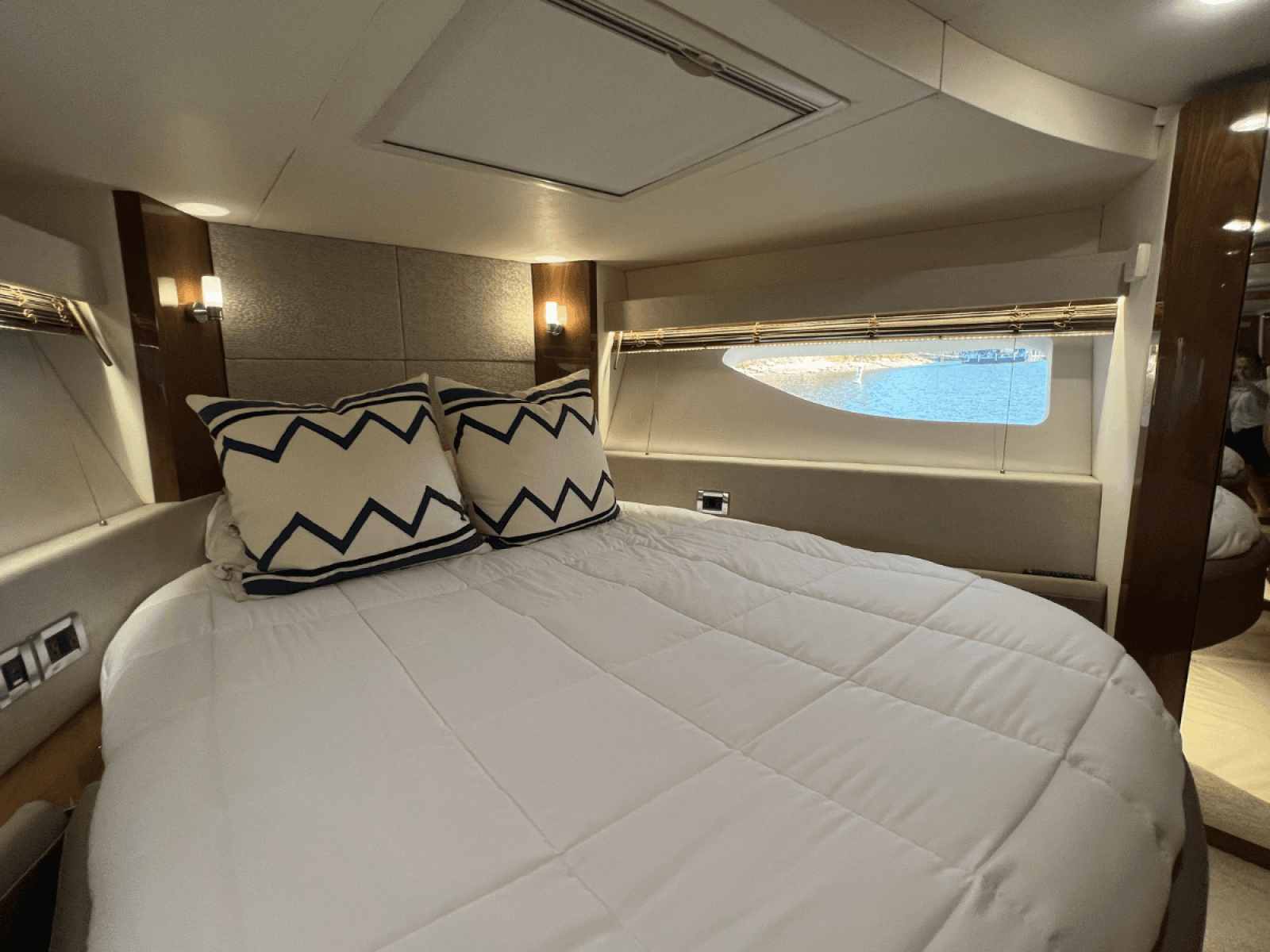 2018 Sea Ray FLY 520