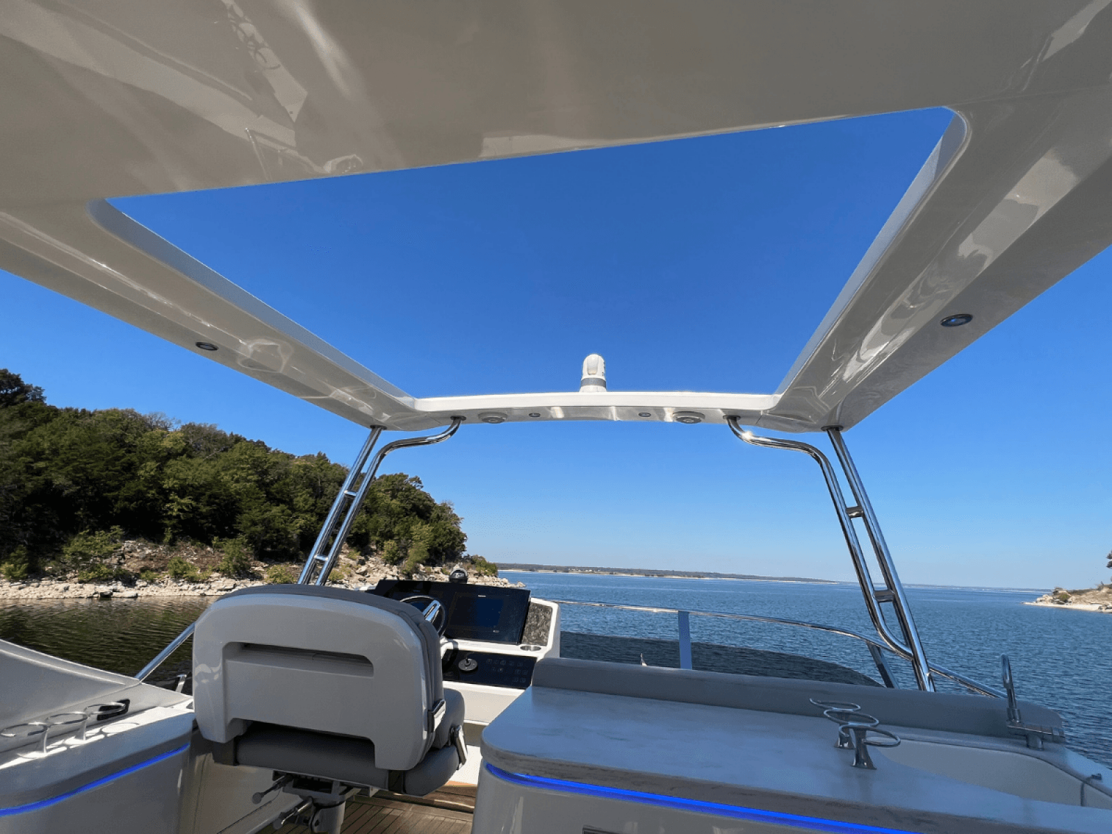 2018 Sea Ray FLY 520