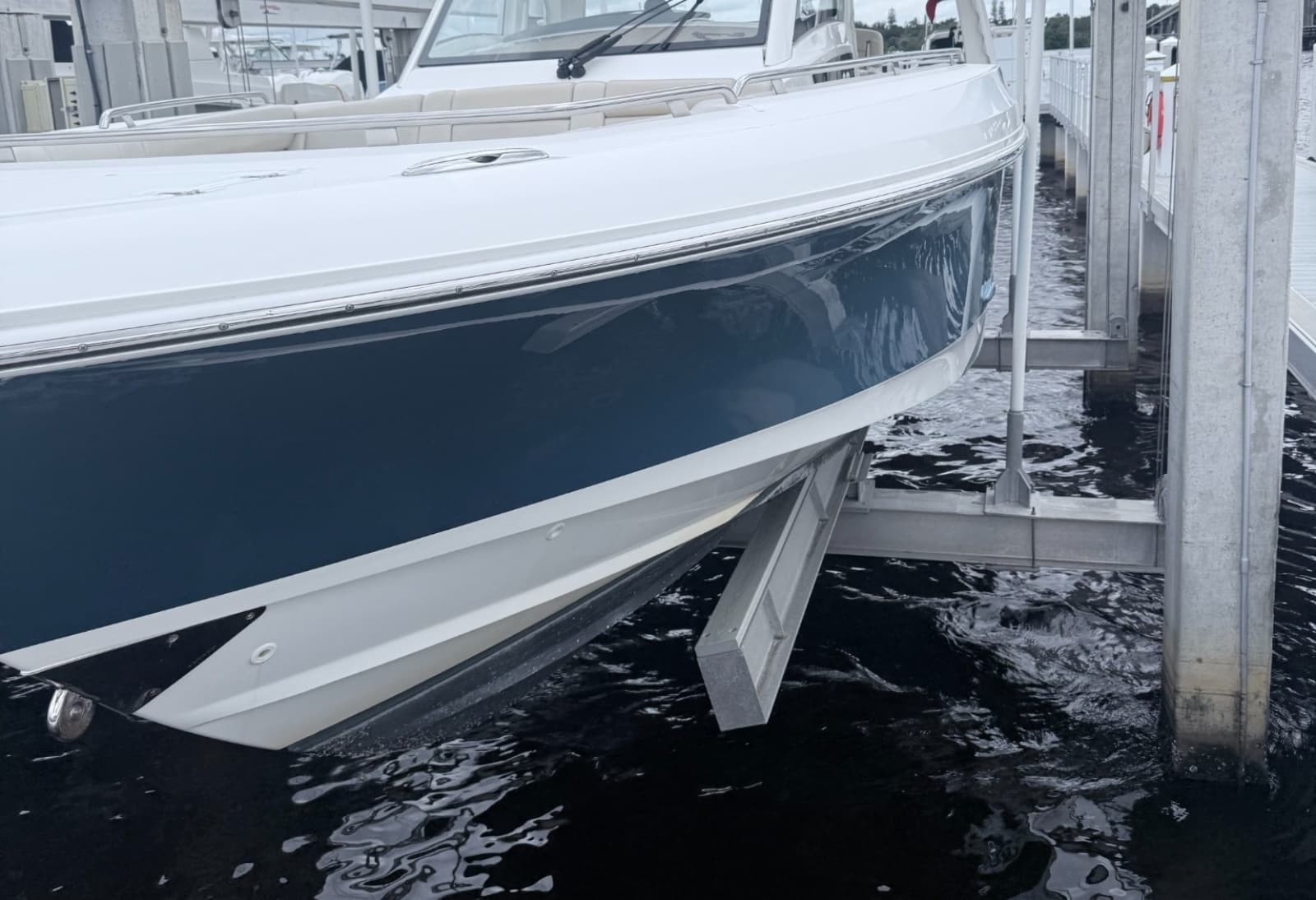 2023 Boston Whaler 350 Realm