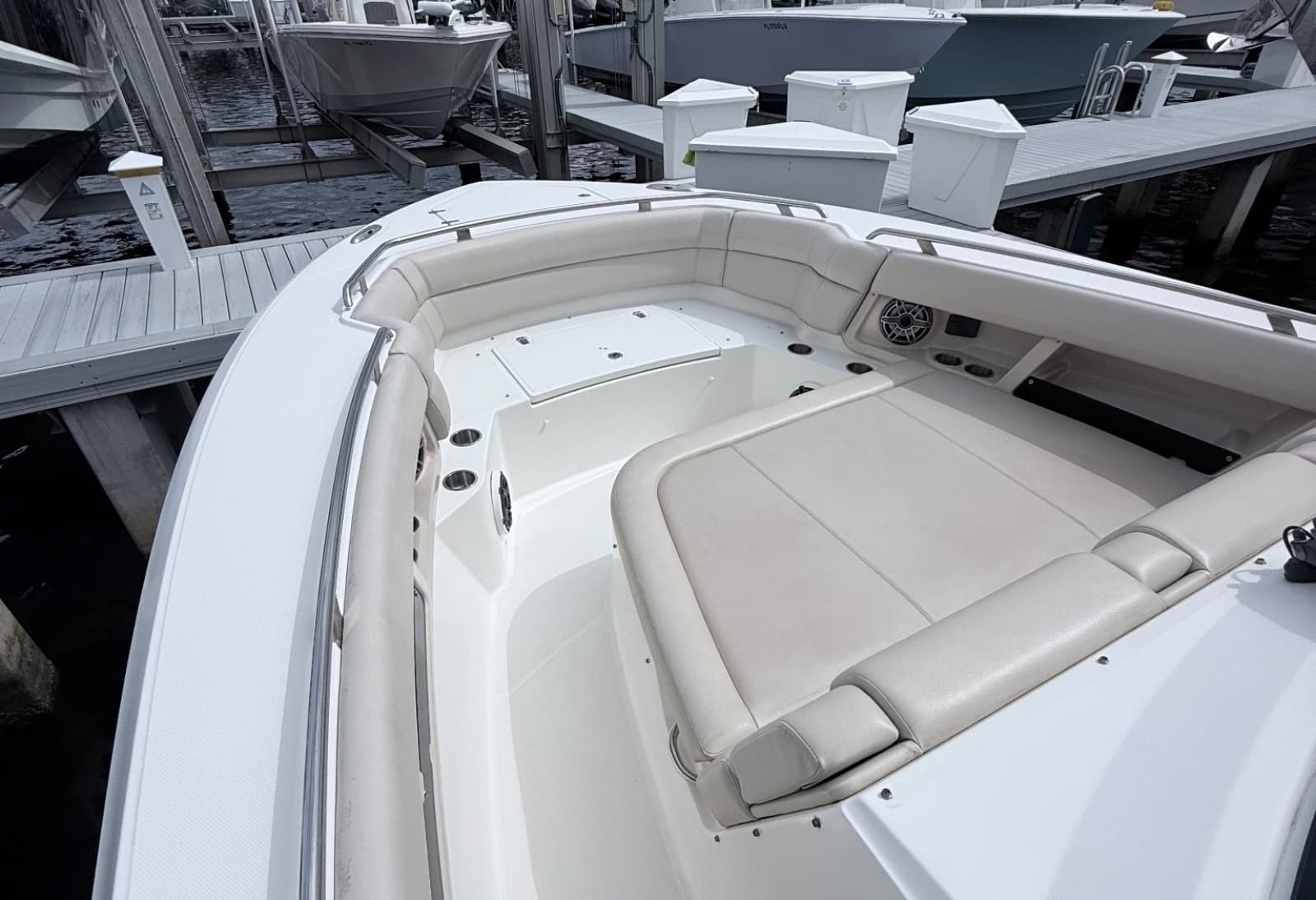 2023 Boston Whaler 350 Realm