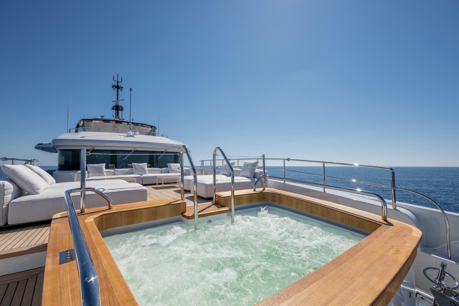 Bow Spa Tub