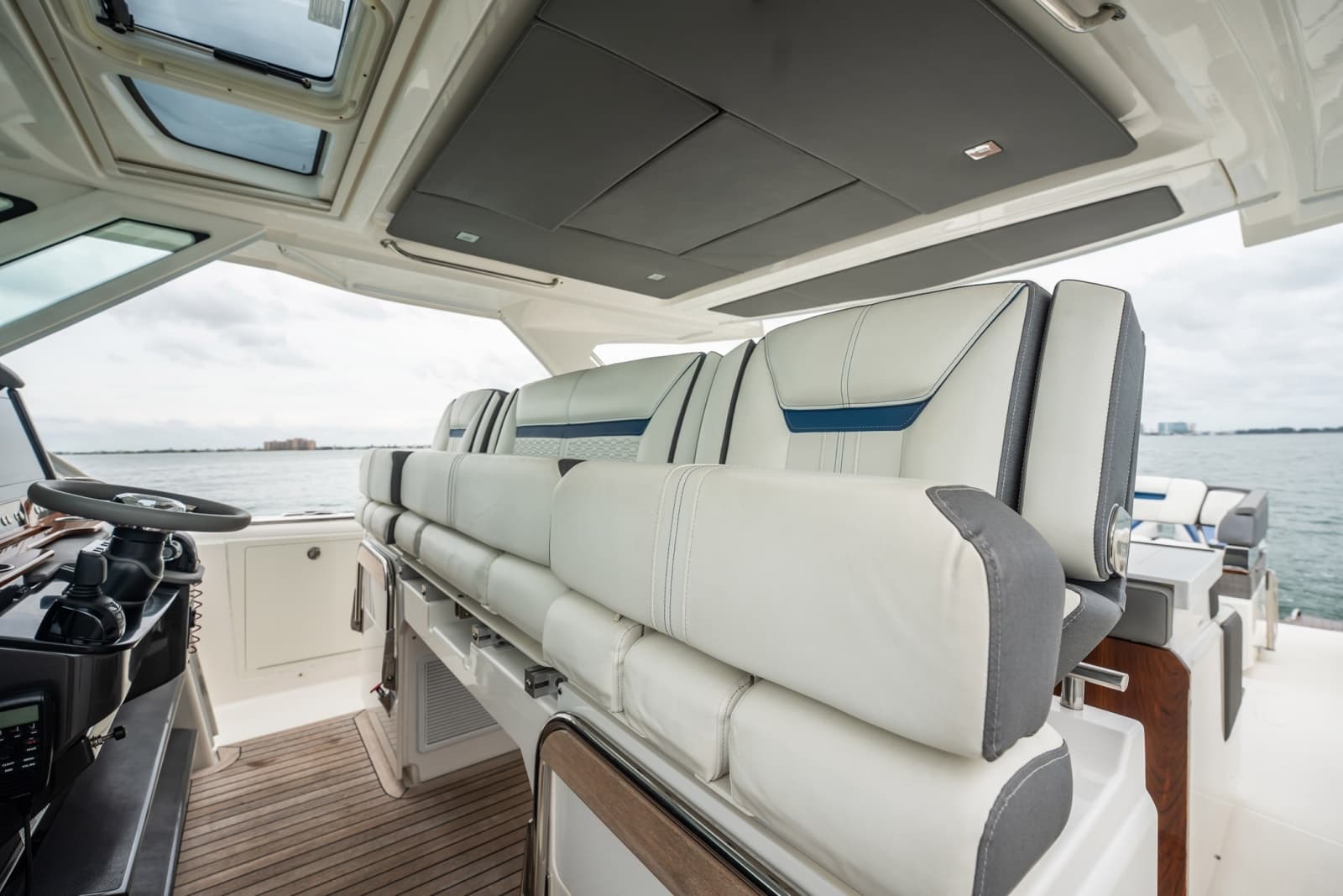 2021 Tiara Sport 43 LS
