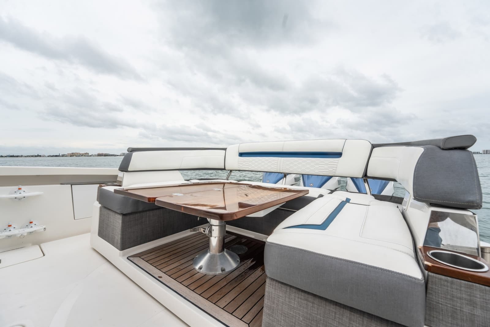 2021 Tiara Sport 43 LS