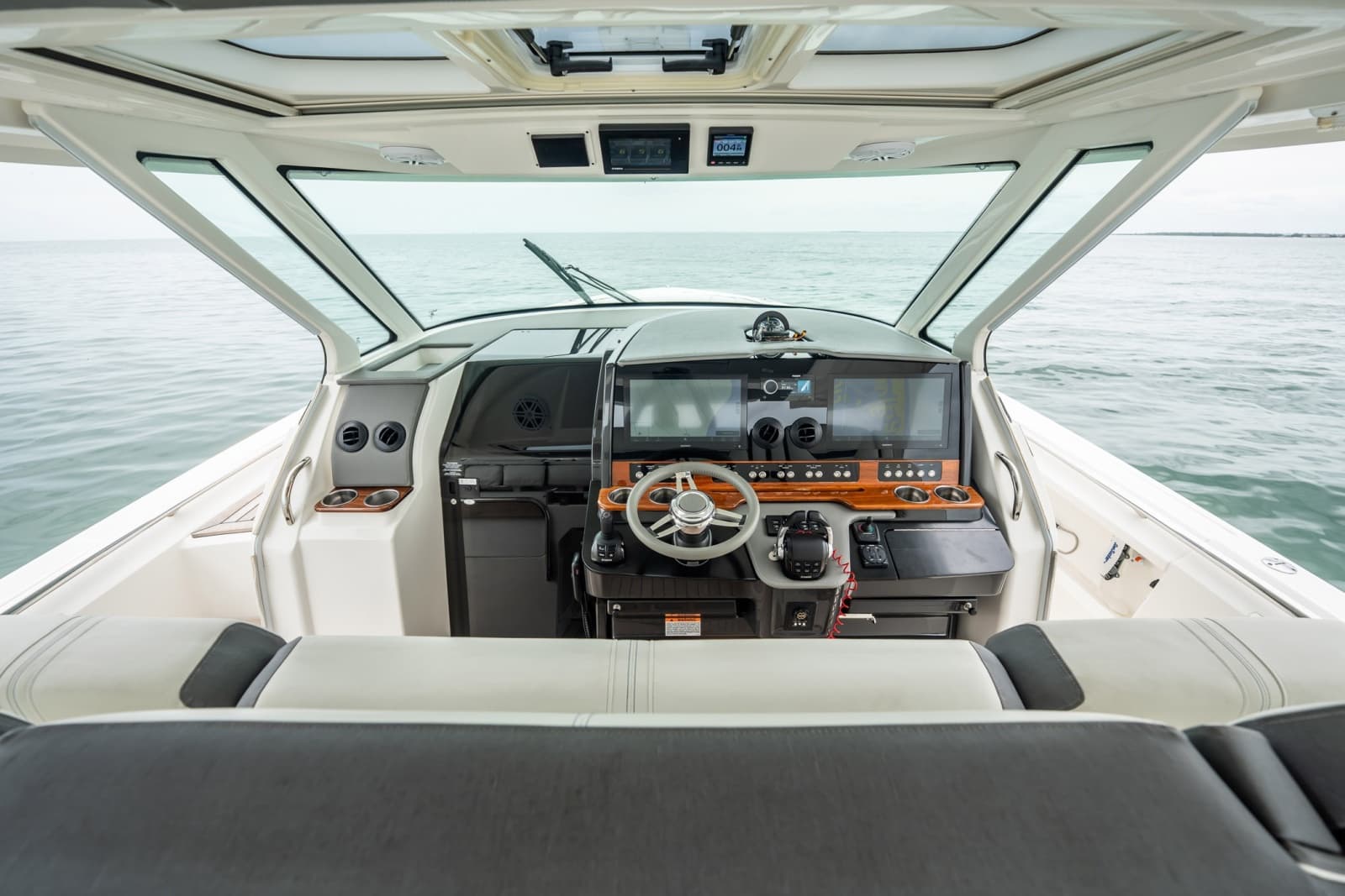 2021 Tiara Sport 43 LS