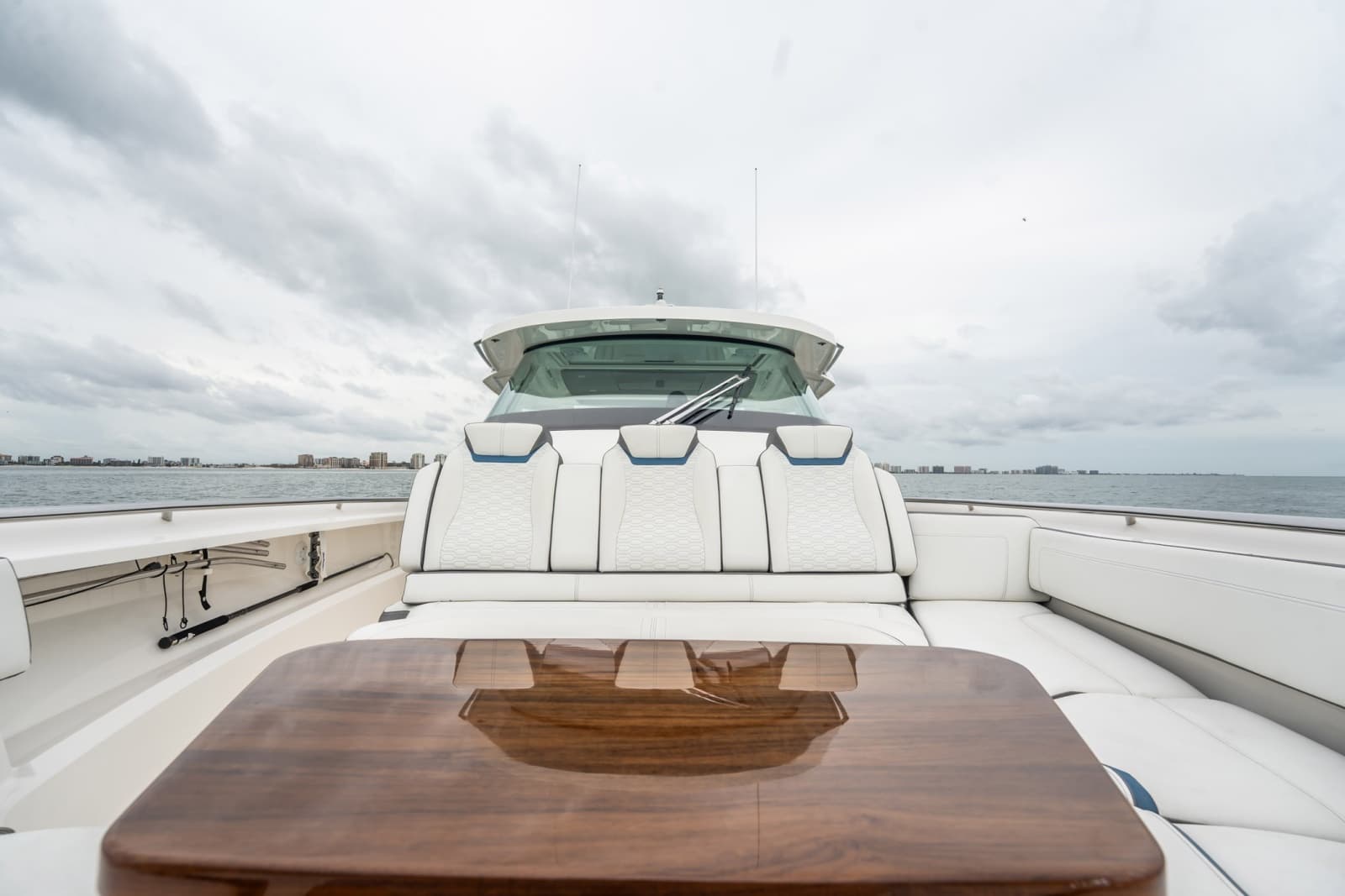 2021 Tiara Sport 43 LS