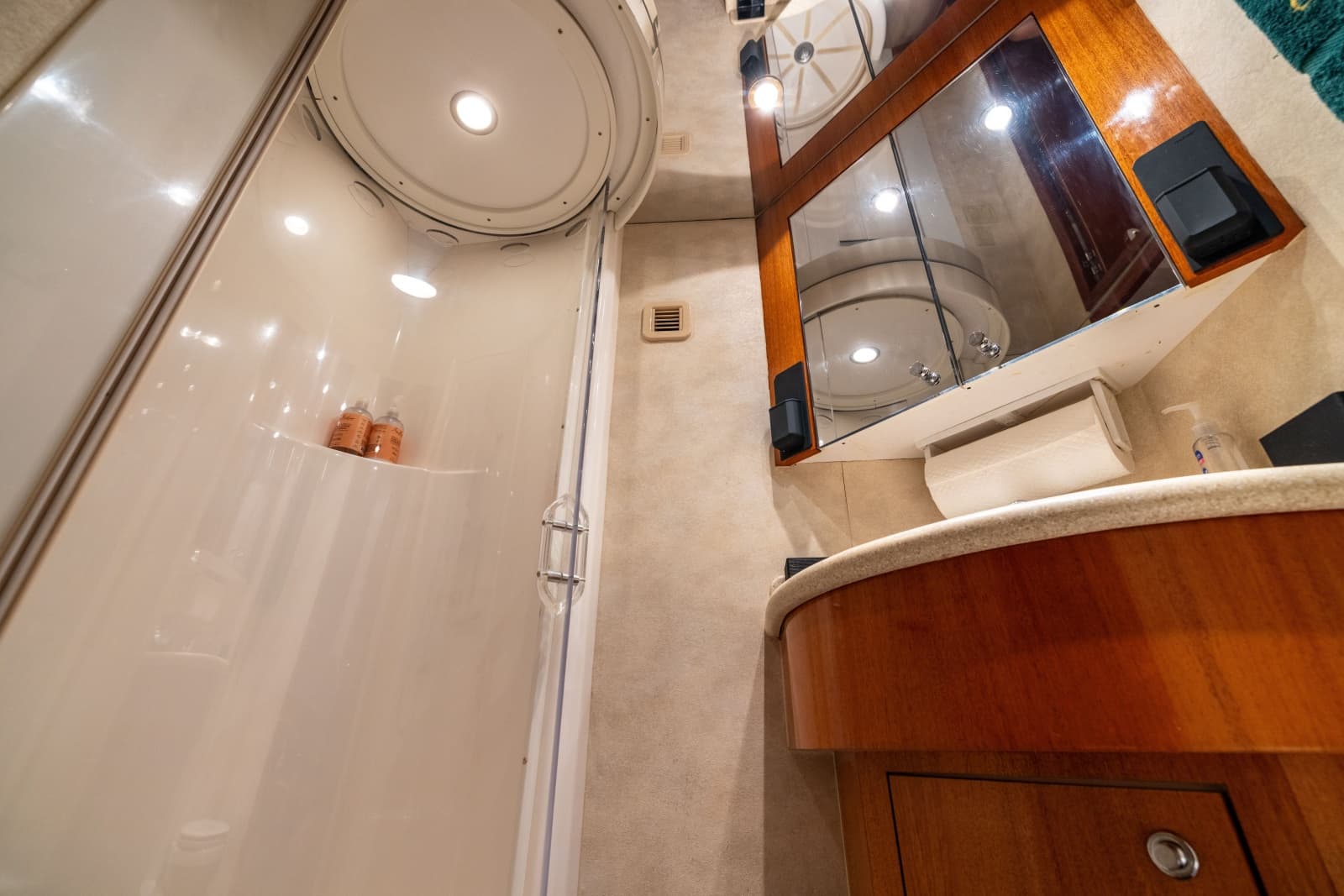 2005 Hatteras 80 Motor Yacht