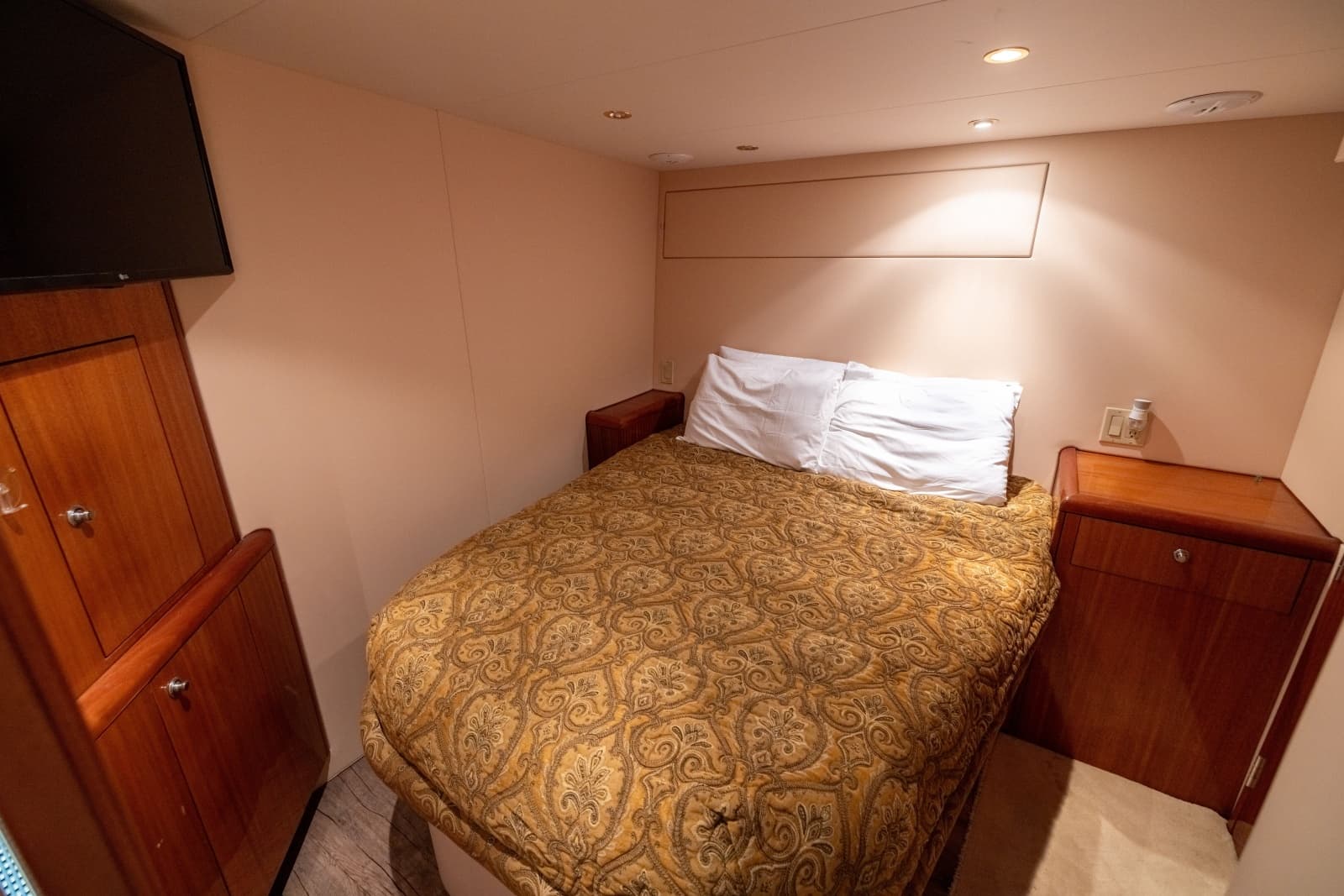 2005 Hatteras 80 Motor Yacht