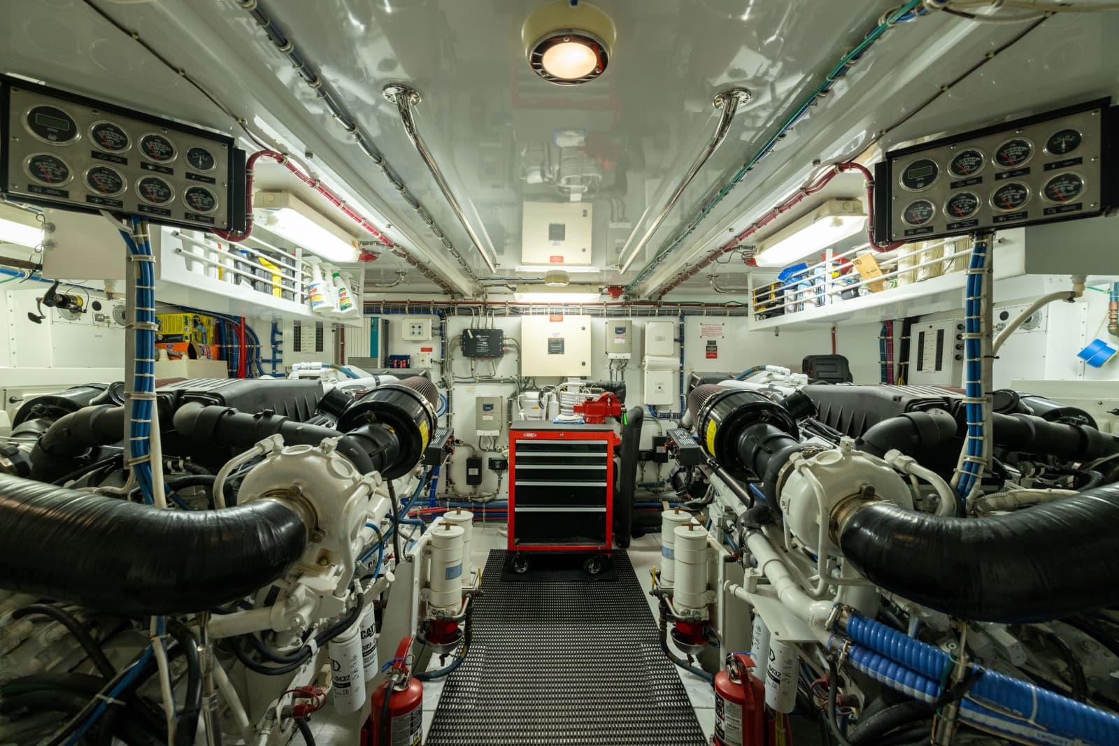 2005 Hatteras 80 Motor Yacht