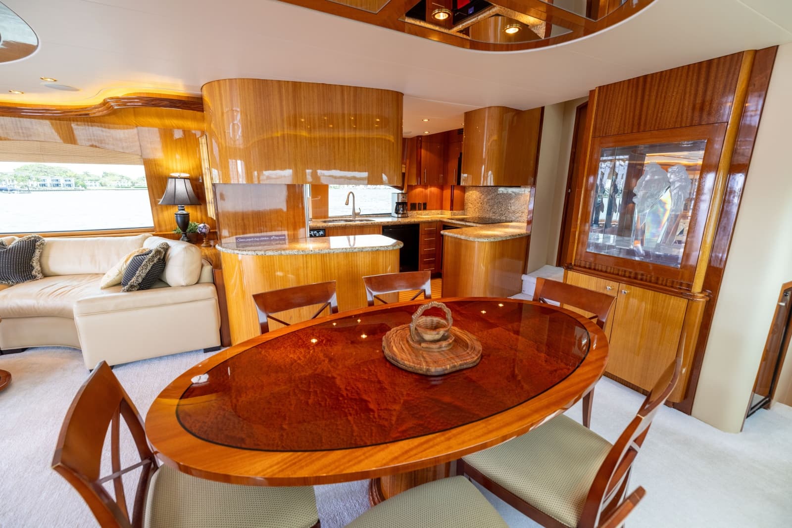 2005 Hatteras 80 Motor Yacht
