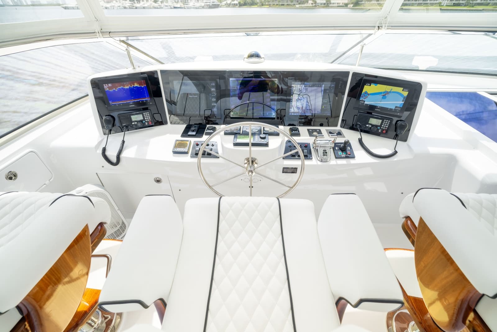 2005 Hatteras 80 Motor Yacht