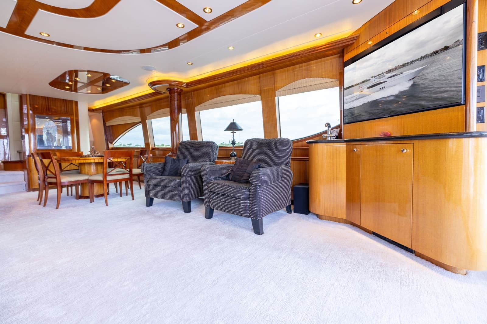2005 Hatteras 80 Motor Yacht