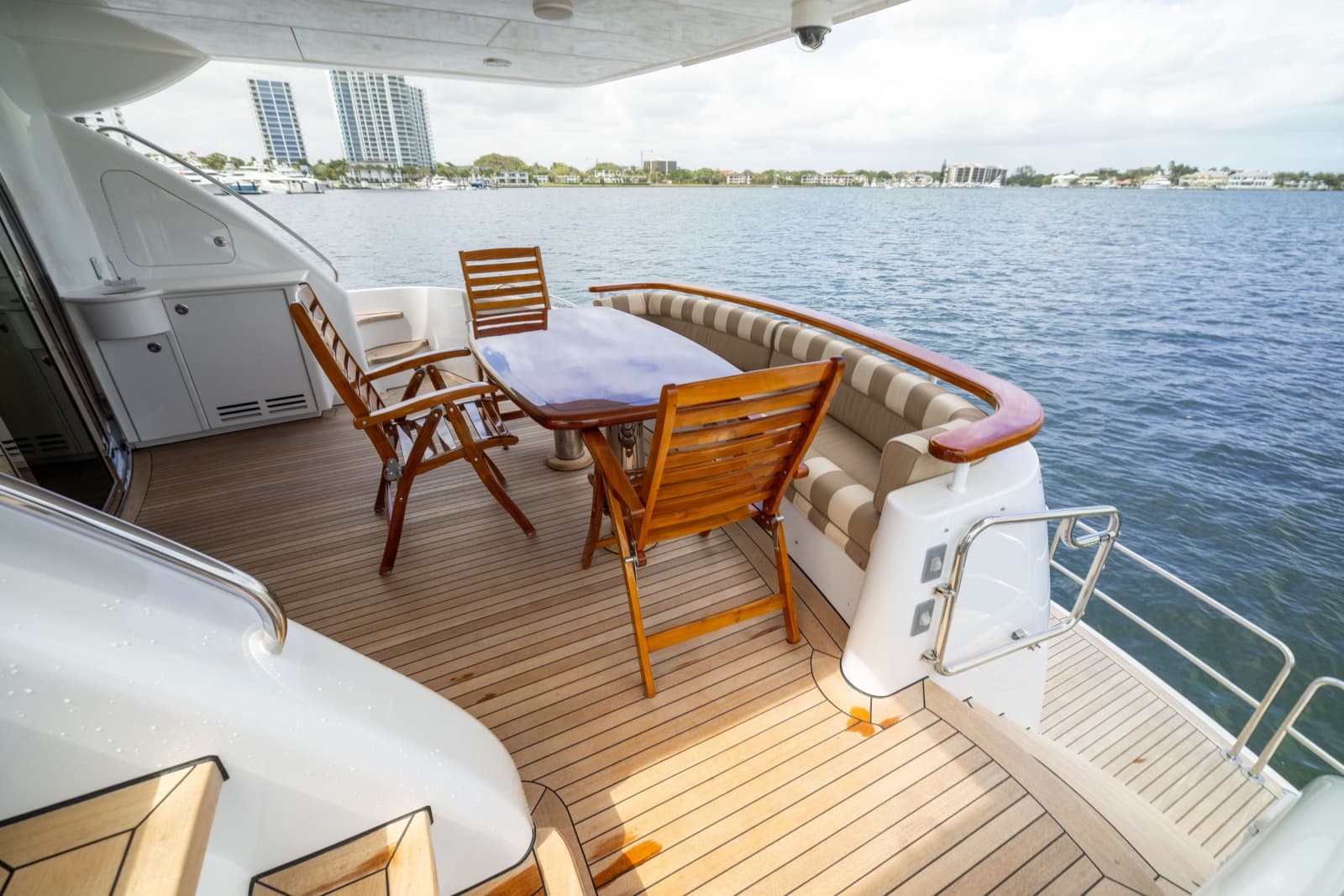 2005 Hatteras 80 Motor Yacht