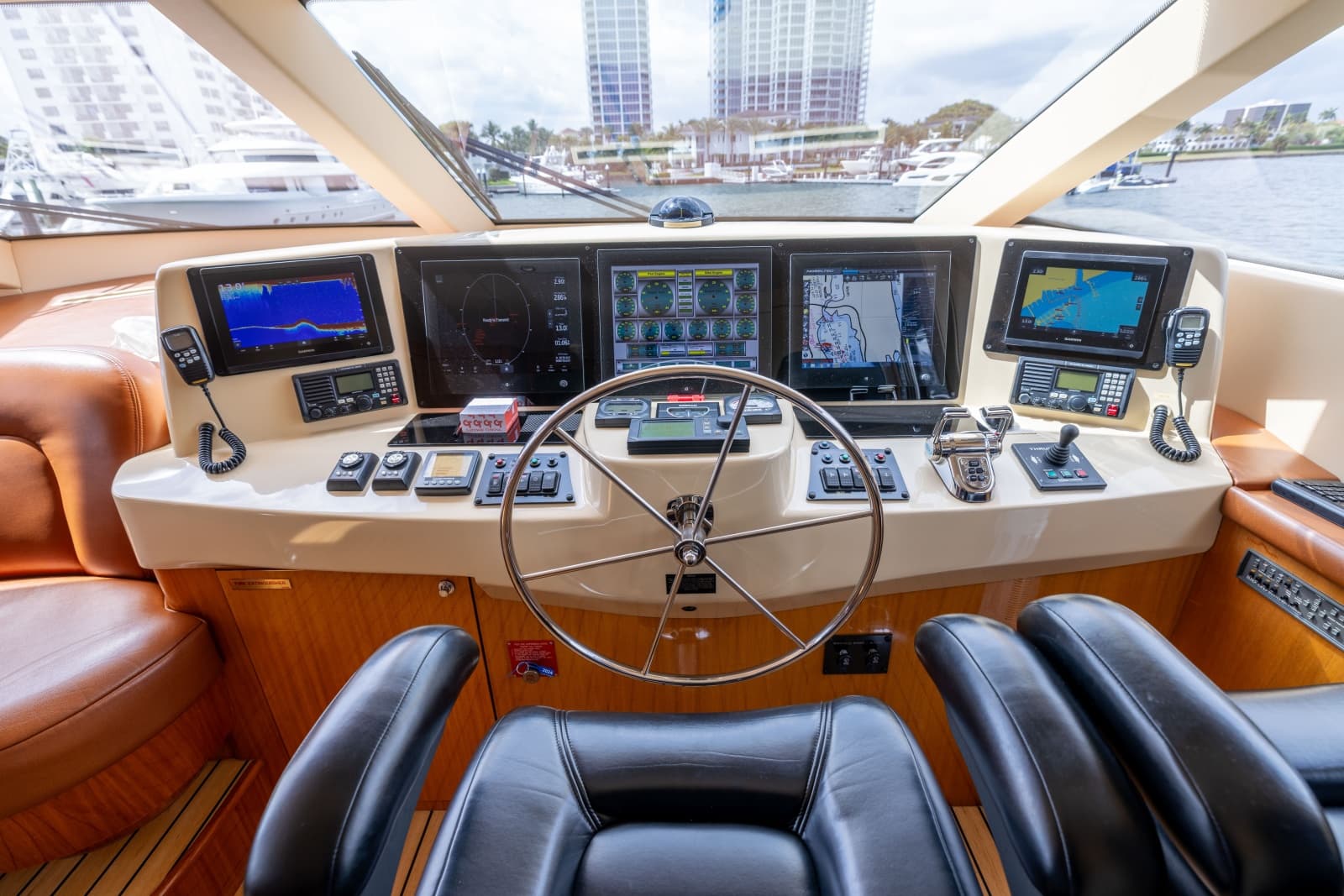 2005 Hatteras 80 Motor Yacht