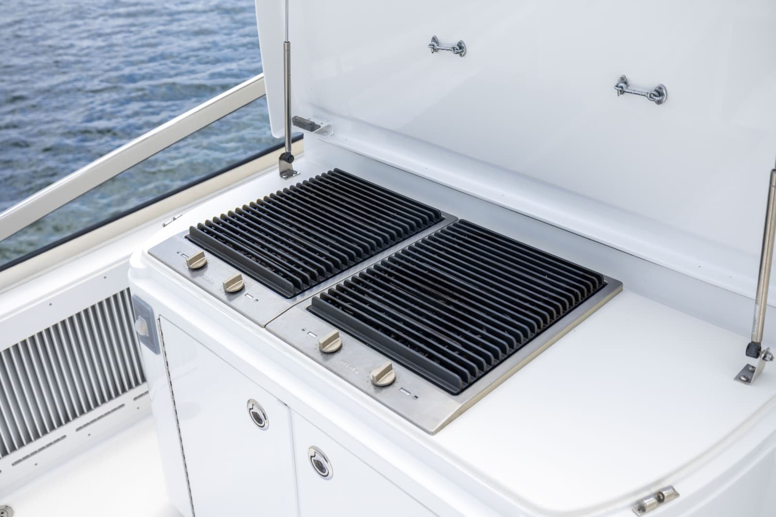 2005 Hatteras 80 Motor Yacht