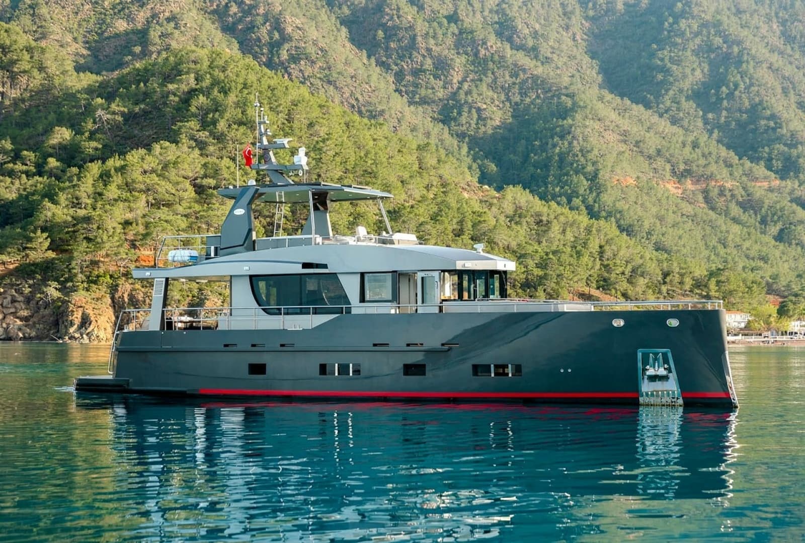 2019 Bering Steel Expedition Yacht