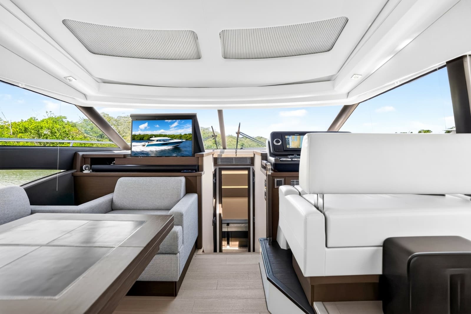 2019 Prestige 520S