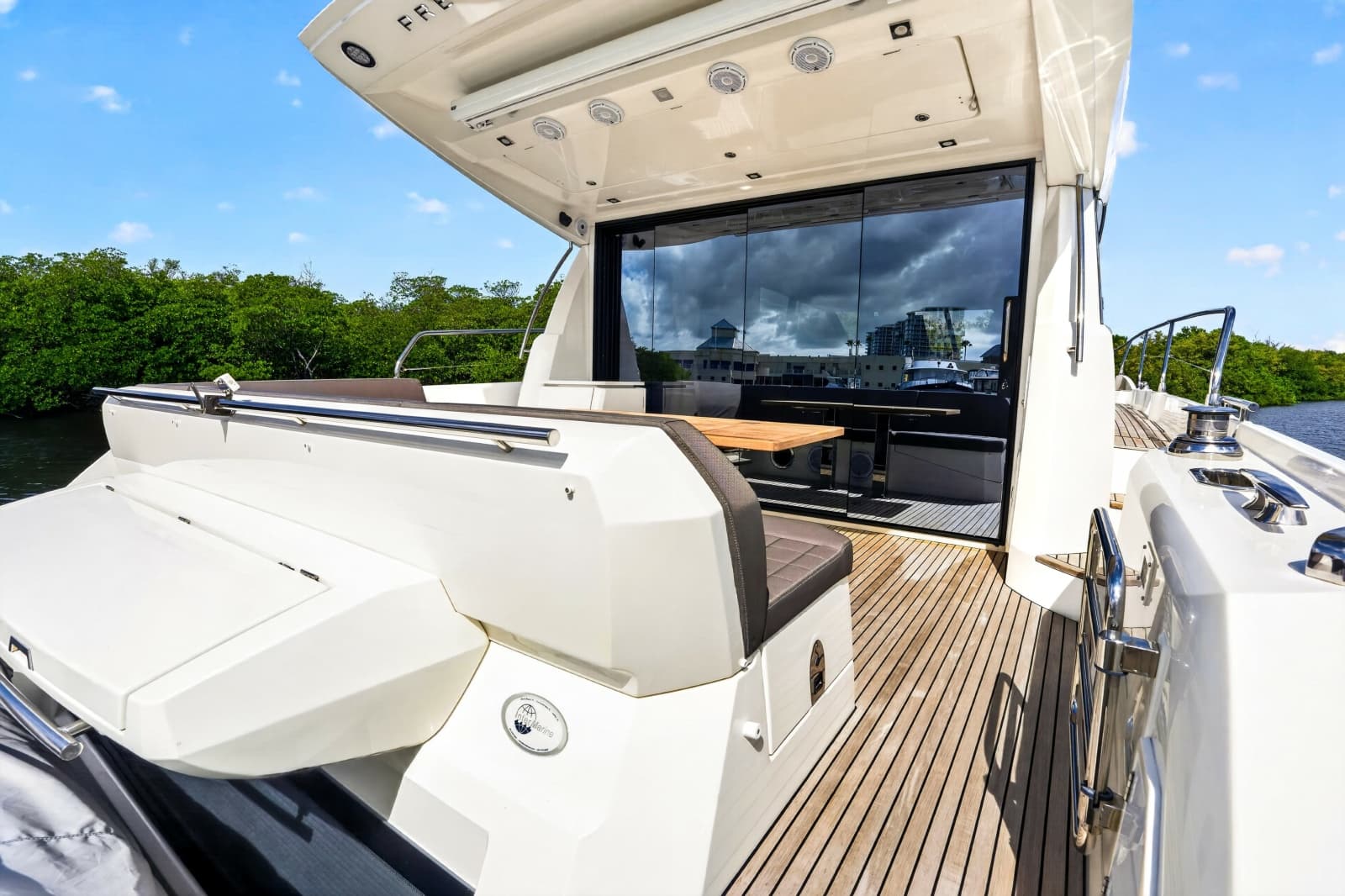 2019 Prestige 520S