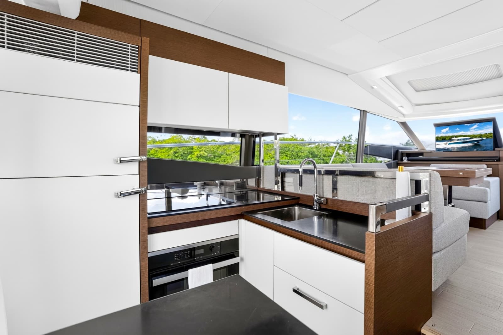 2019 Prestige 520S