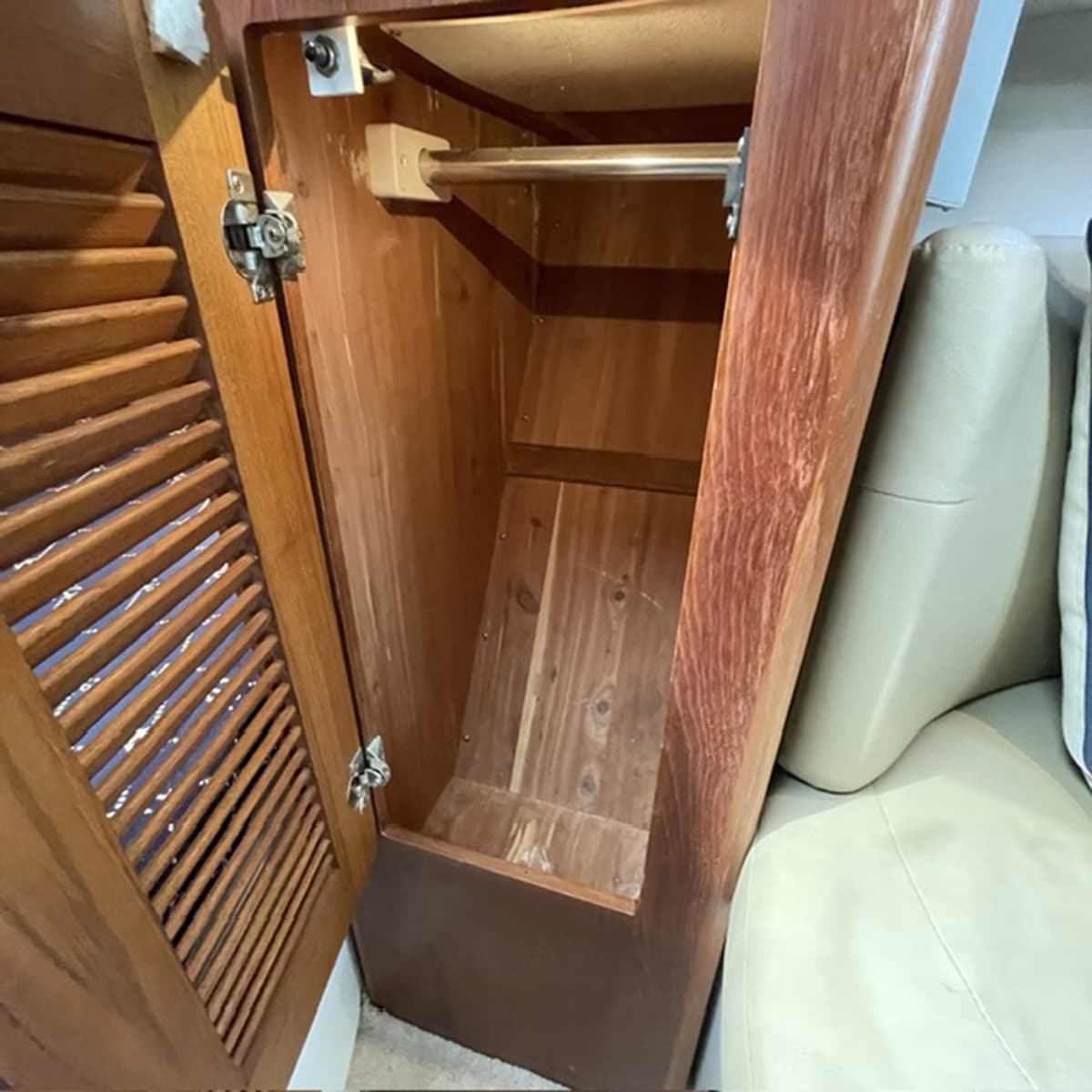 2005 Pursuit 3370 Offshore