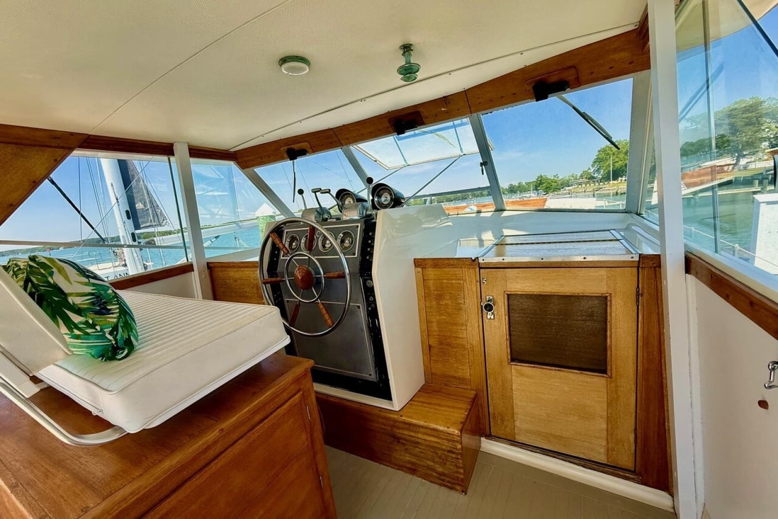 1967 Chris-Craft 47 Commander